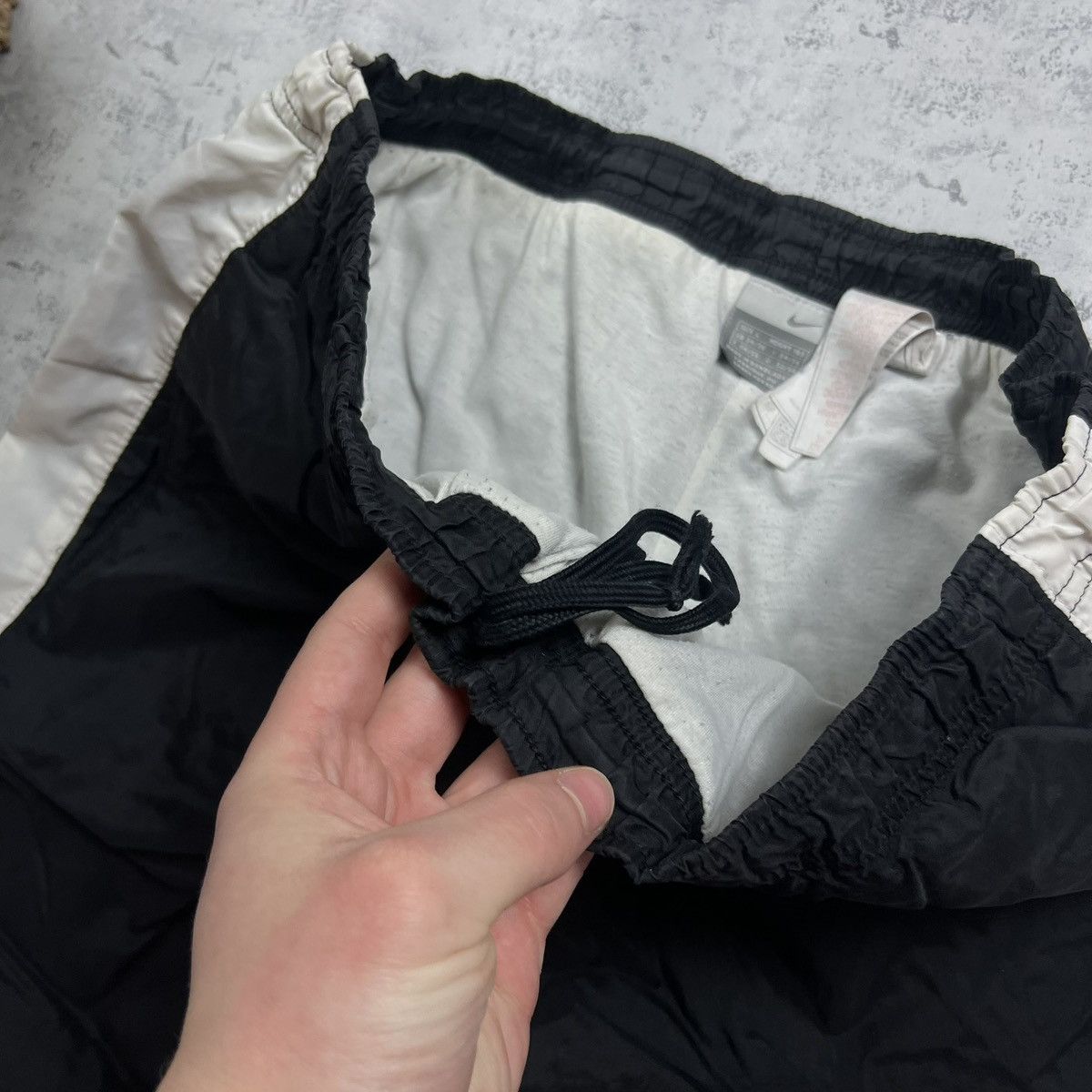 Nike 90s Nike Embroidered Logo Vintage Y2K Parachute Nylon Pants Size US 32 / EU 48 - 4 Thumbnail