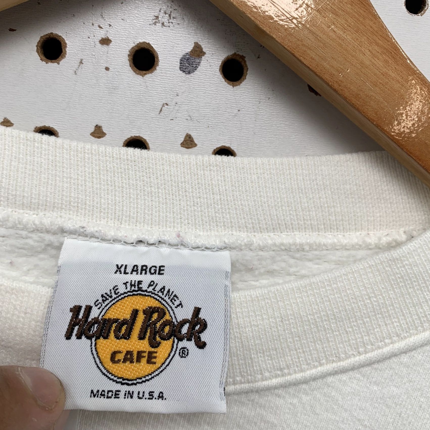 Hard Rock Cafe VINTAGE Hard Rock Cafe Maui Crewneck Sweatshirt White XL Men 90s SAVE THE PLANET Shirt Sweatshirt Pullover Crew Neck Mens 90s Size US XL / EU 56 / 4 - 4 Thumbnail