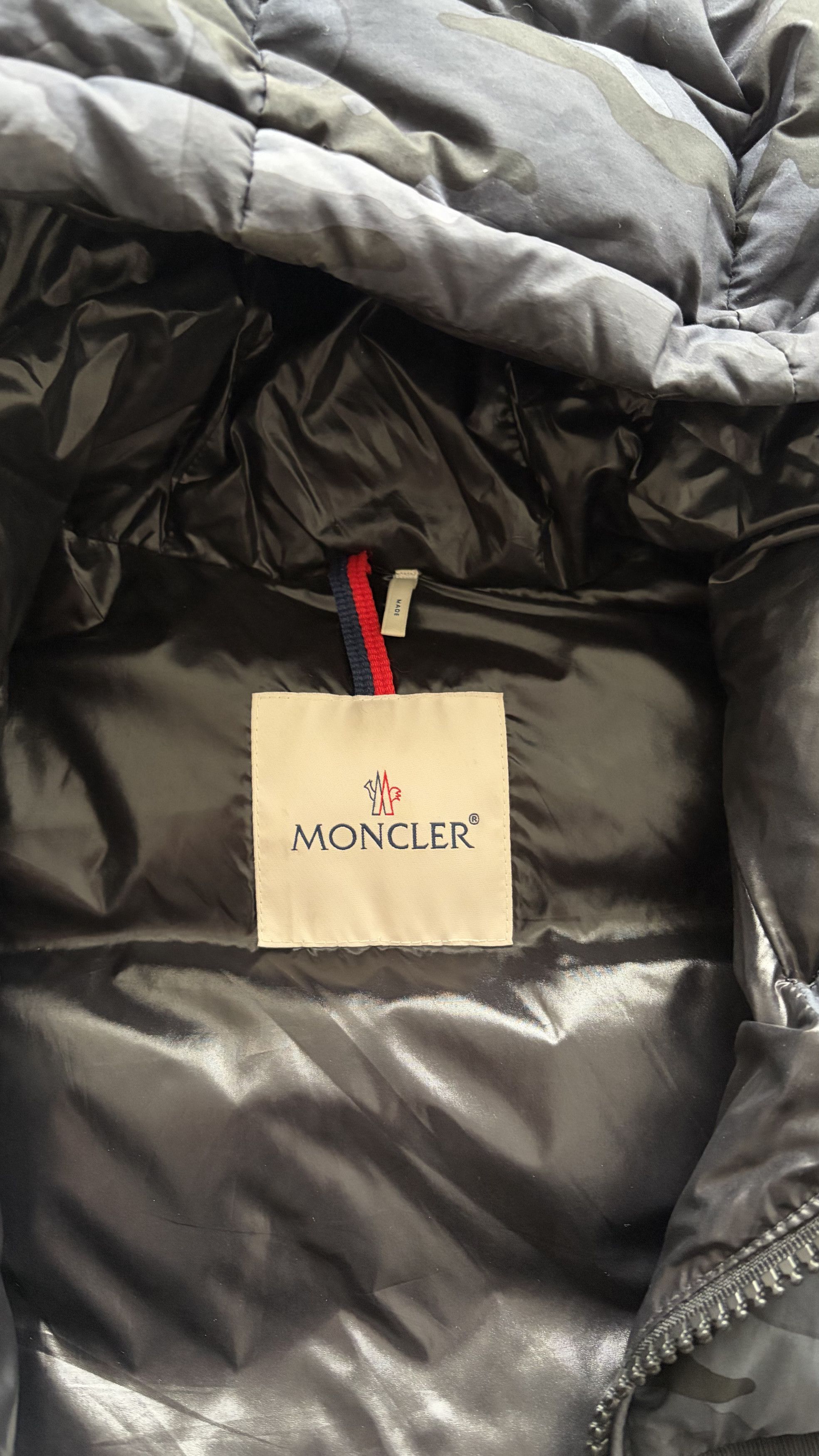 Moncler Aiton Camo Print Hooded Down Puffer Jacket Size US M / EU 48-50 / 2 - 5 Thumbnail