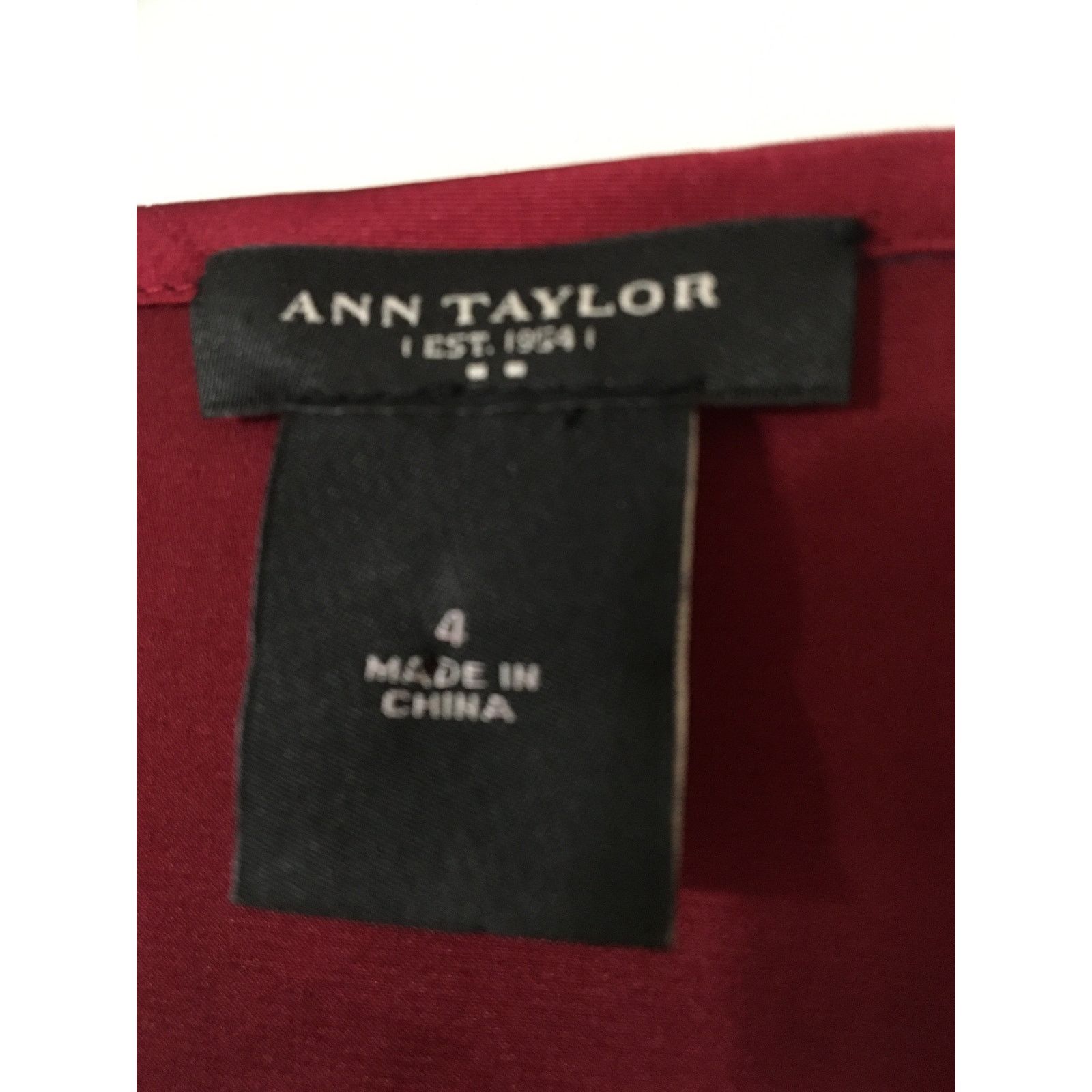 Ann Taylor Ann Taylor 4 Silky Red Sleeveless Scoop Neck Ruffled Blouse Size S / US 4 / IT 40 - 2 Thumbnail
