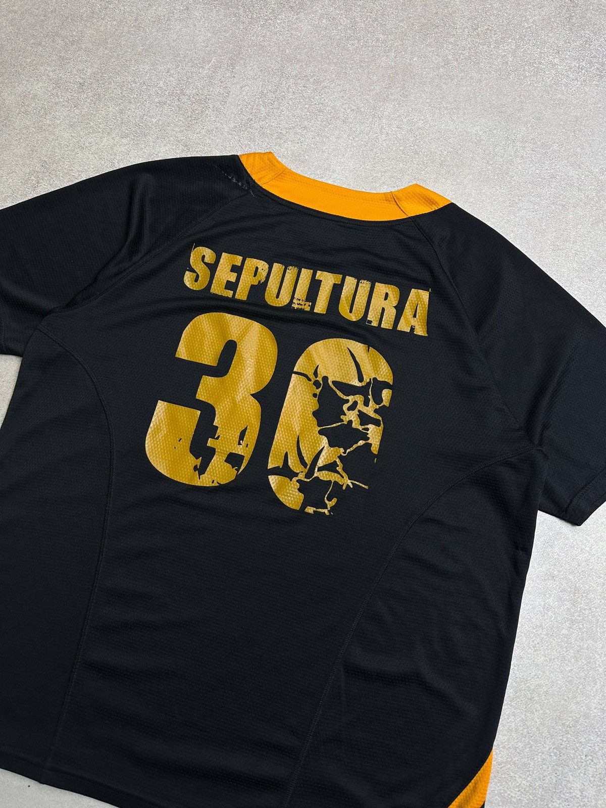 Band Tees Vintage Sepultura 30 Black Band Tee XL T-shirt Rare Size US XL / EU 56 / 4 - 2 Thumbnail