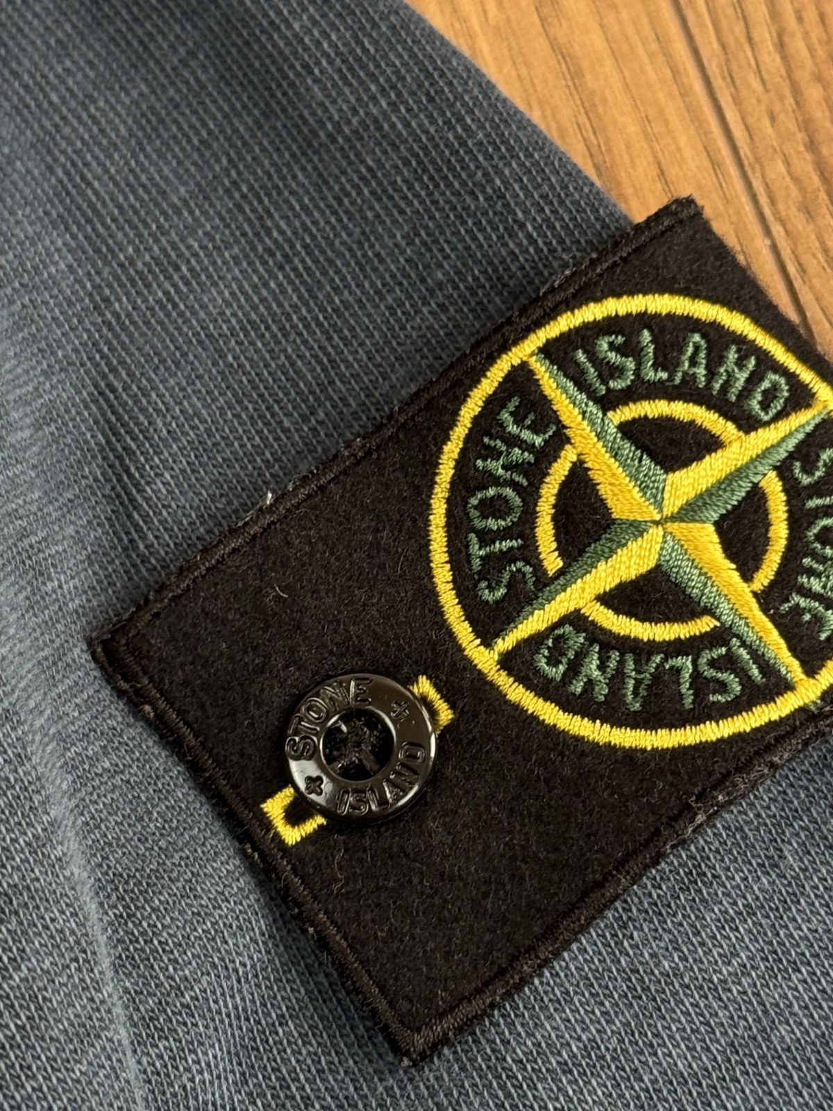 Stone Island Crewneck Stone Island original casual streetwear item Size US M / EU 48-50 / 2 - 3 Thumbnail