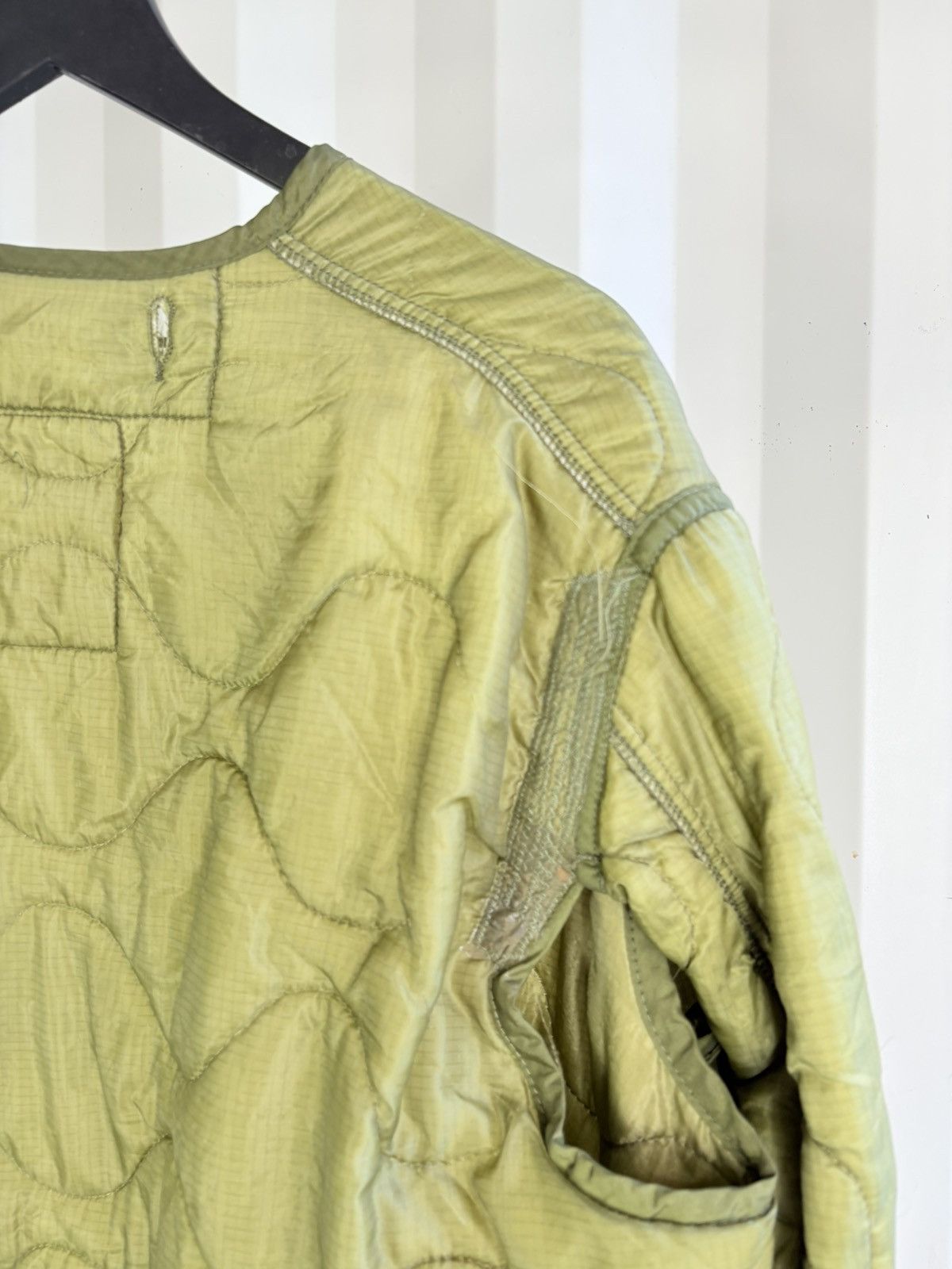 Vintage Vintage Repaired Army Liner Jacket Grunge Thrashed Faded Size US XL / EU 56 / 4 - 5 Thumbnail