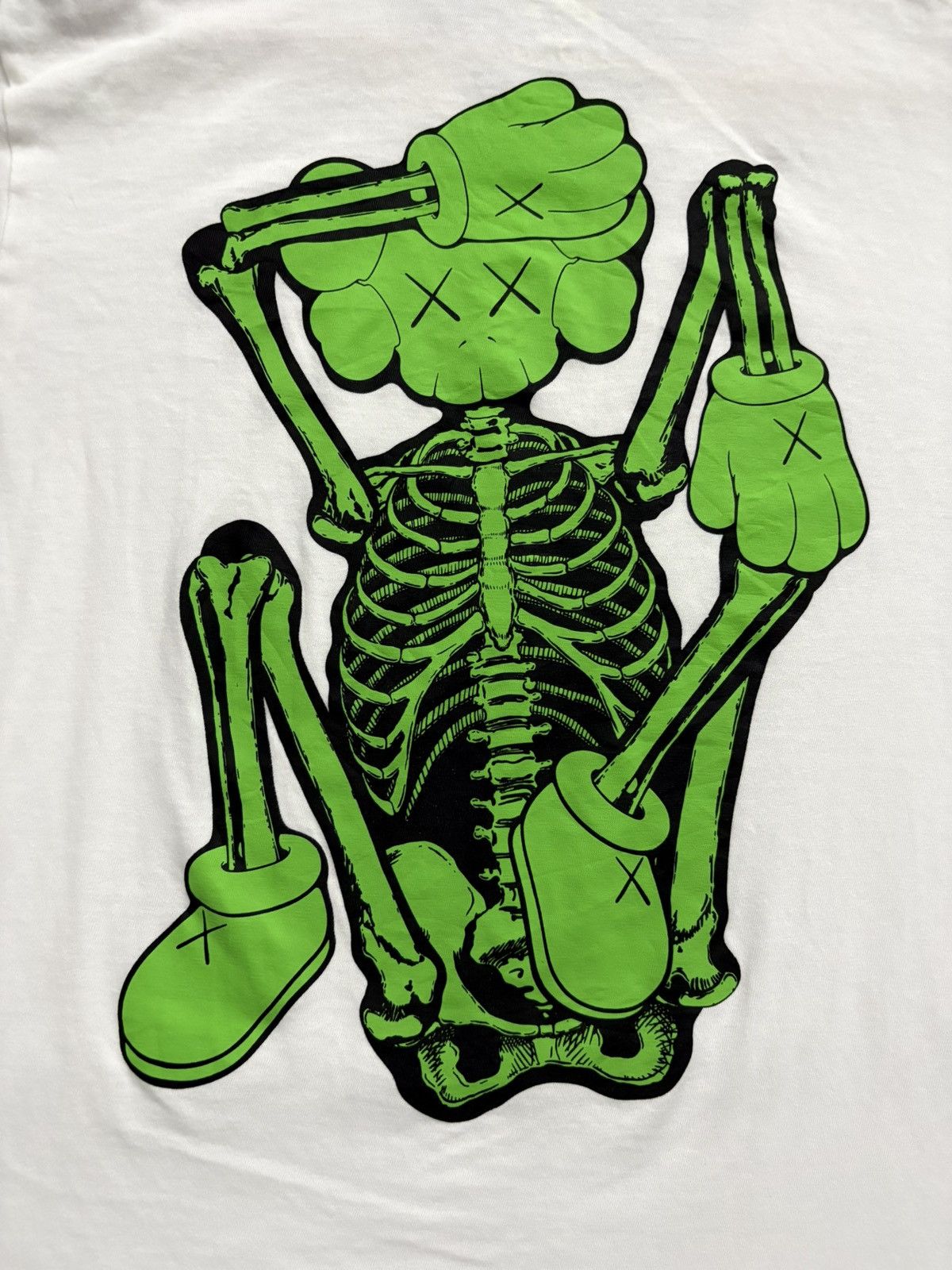 Kaws × Uniqlo 🔥HOT🔥 UNIQLO X KAWS BIG SKELETON BACK-HIT VERY RARE TEE Size US XL / EU 56 / 4 - 2 Thumbnail