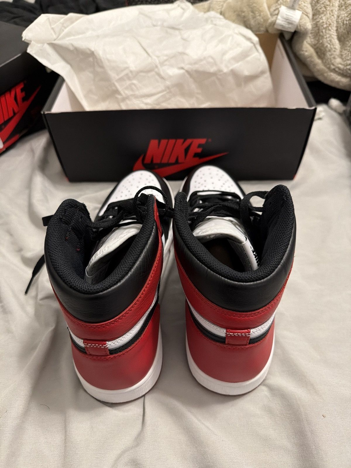 Nike Nike Air Jordan 1 Retro Black Toe Size US 11 / EU 44 - 4 Thumbnail