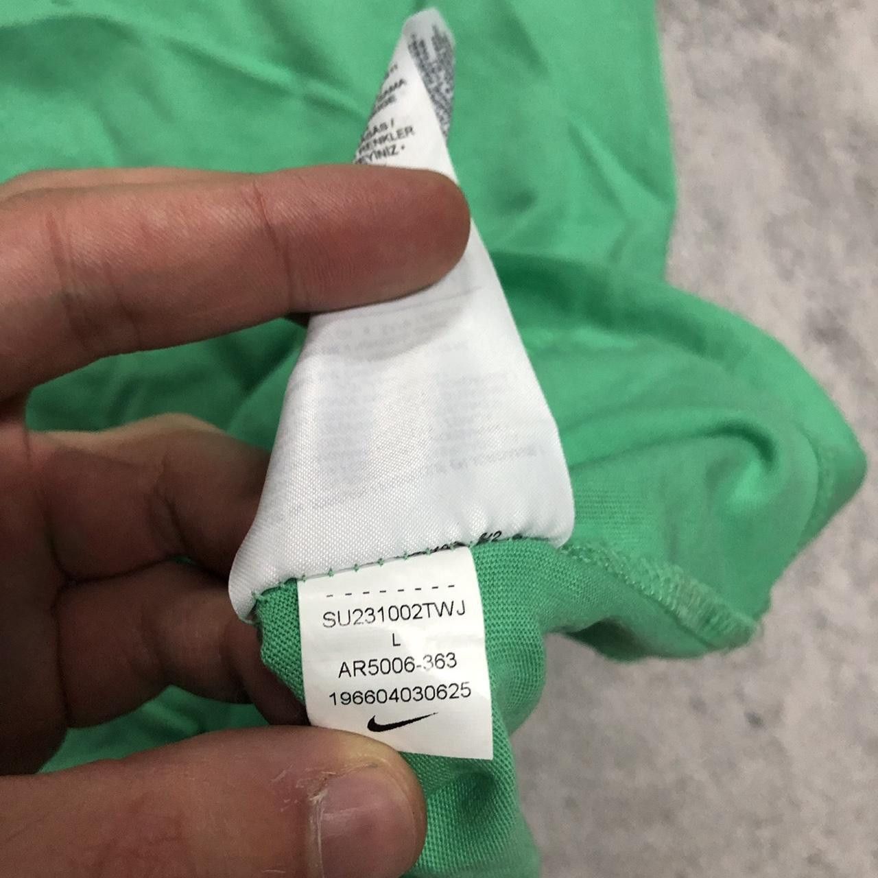 Nike Green Nike tee with white accents #skater Size US L / EU 52-54 / 3 - 4 Thumbnail