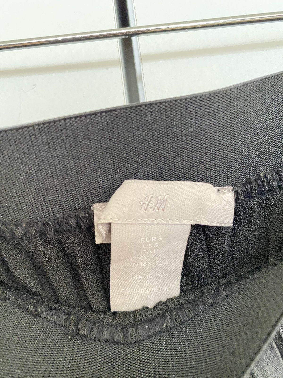 H&M BLACK PLEATED SKIRT BY H&M $50 Size 28" / US 6 / IT 42 - 3 Thumbnail