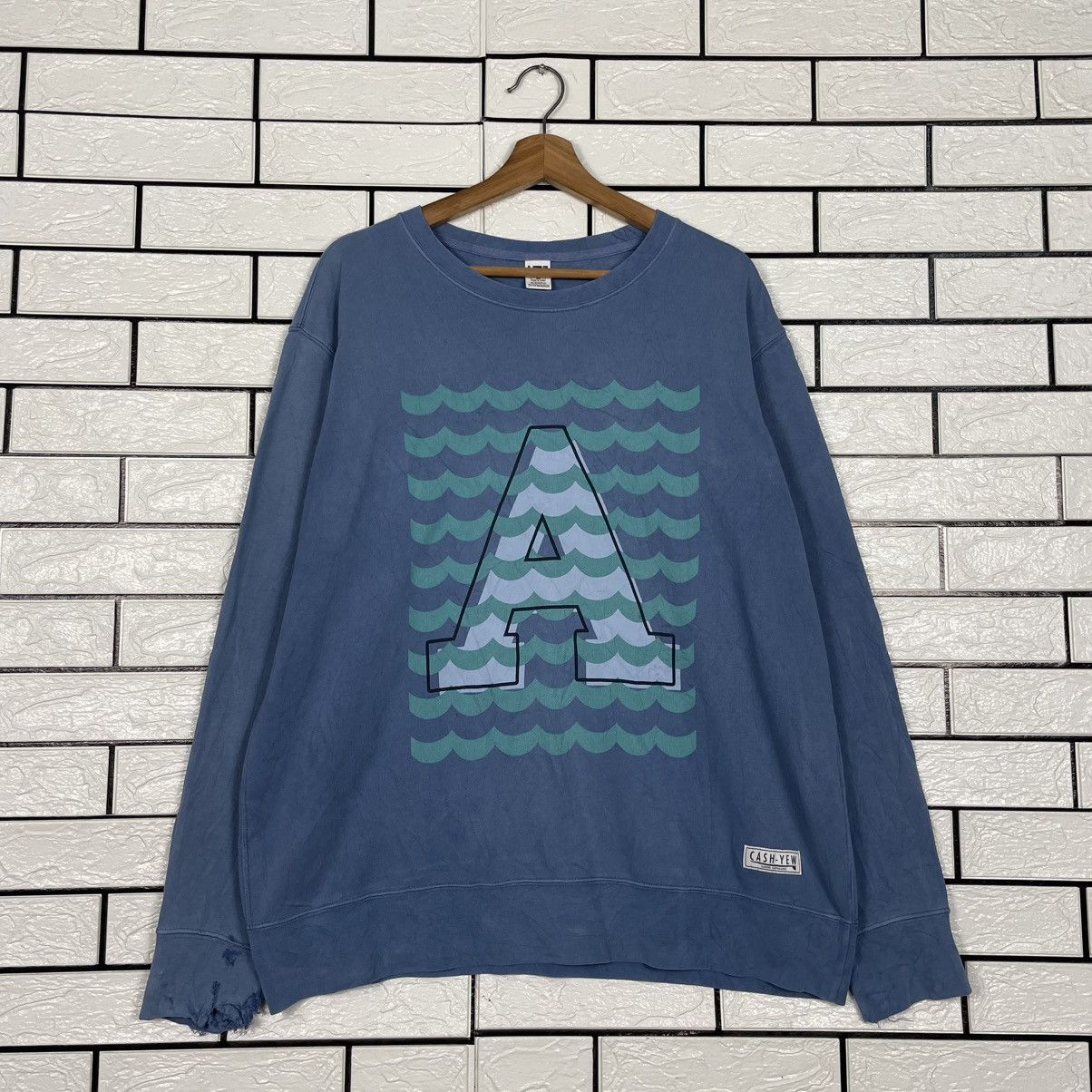 Uniqlo Uniqlo x Almond Surfboard Crewneck Sweatshirt Size US L / EU 52-54 / 3 - 1 Thumbnail