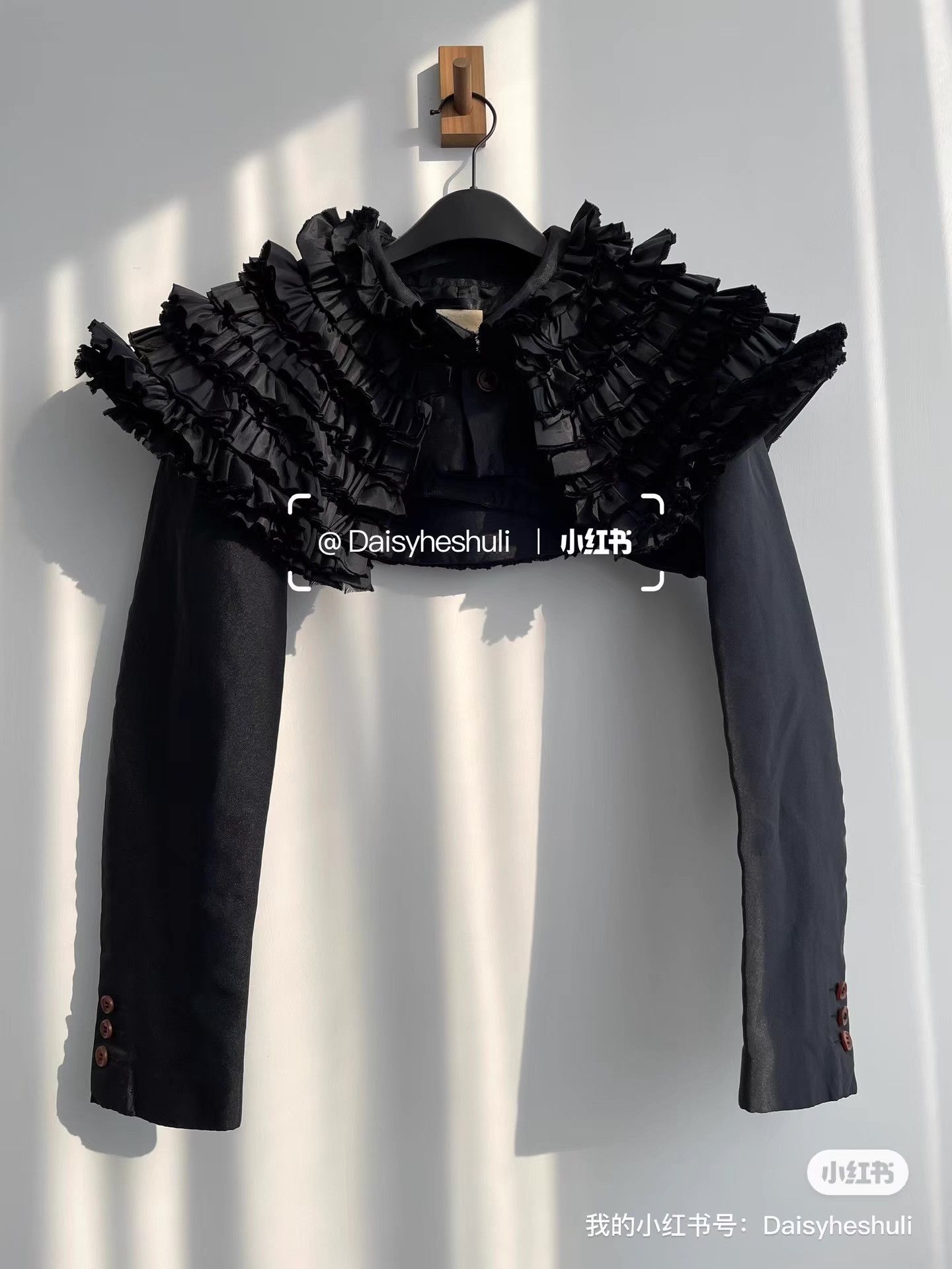 Comme des Garcons Comme des Garçons Lace Trim Short Cape Shawl Ｑ24 Size XS / US 0-2 / IT 36-38 - 1 Thumbnail