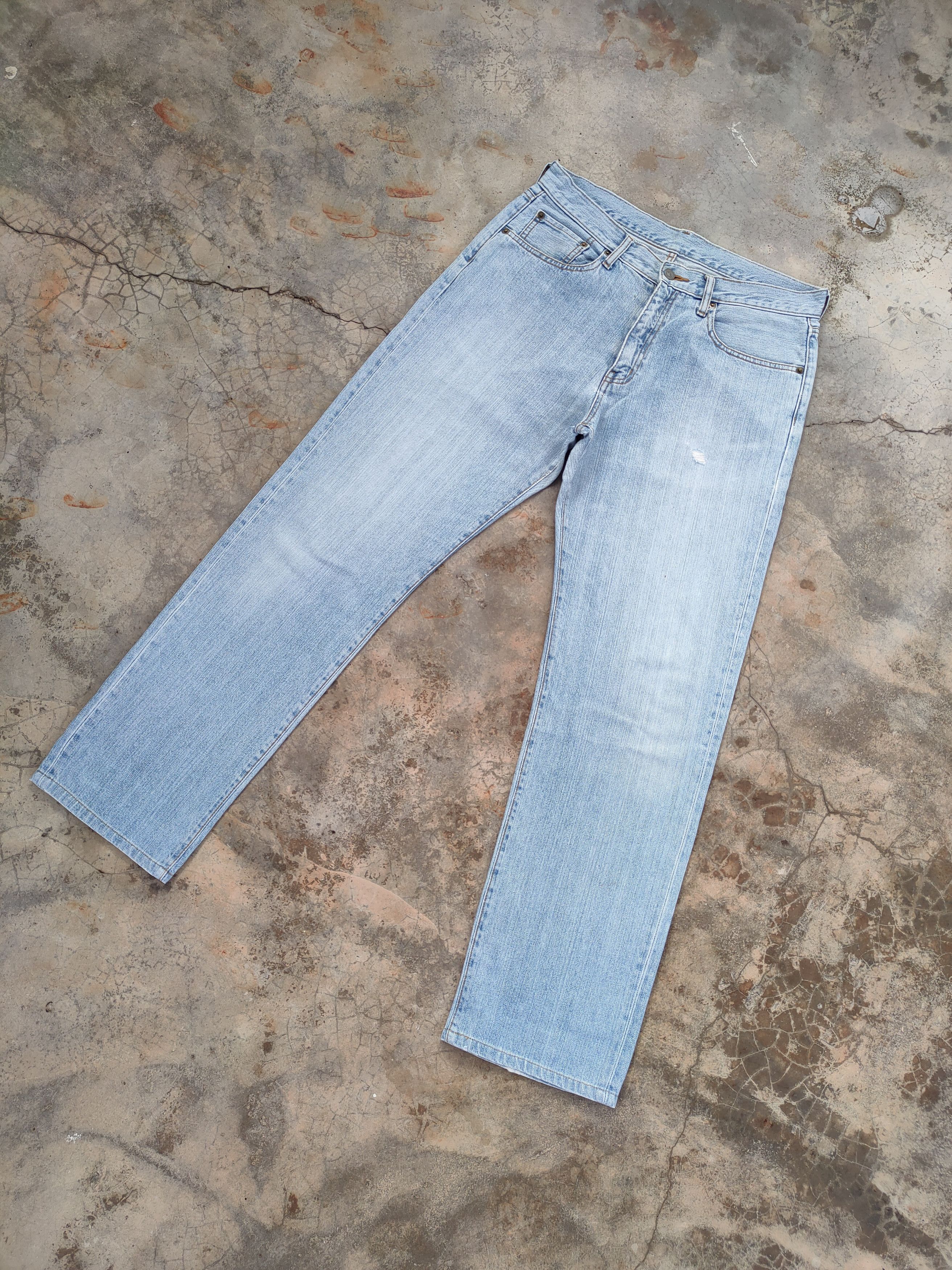 Japanese Brand × Jean × Vintage W35 VINTAGE JAPAN STRAIGHT FADED DISTRESSED JEAN DENIM PANTS Size US 35 - 2 Thumbnail