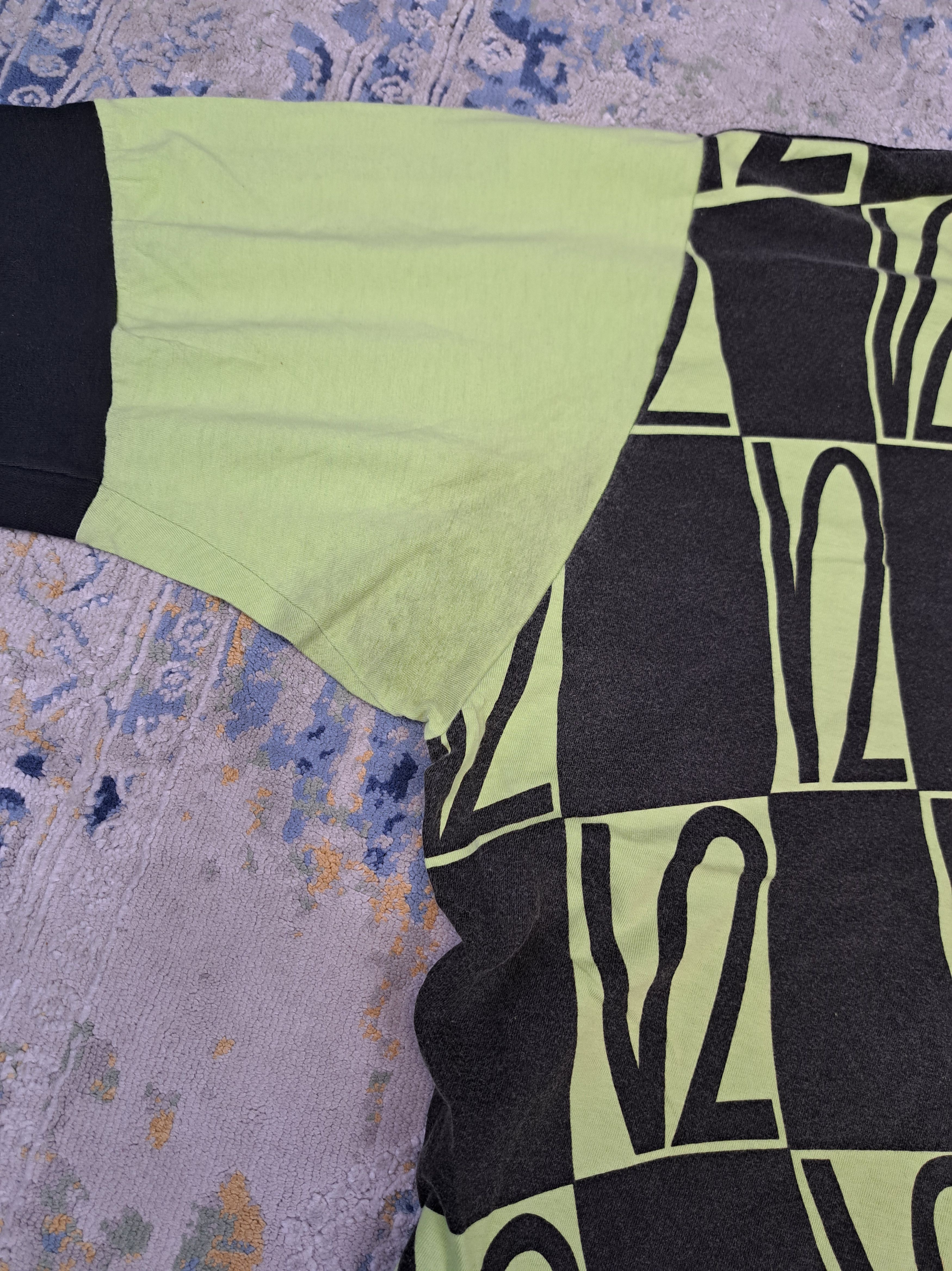 Versace Vintage 90s Versace Avant Garde Tee Archive Designer Size US XL / EU 56 / 4 - 8 Thumbnail