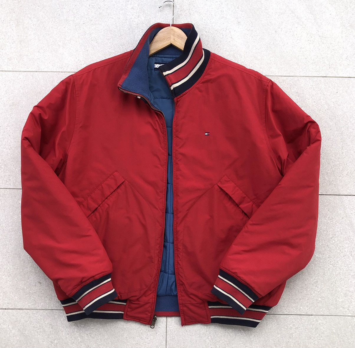 Tommy Hilfiger Vintage Tommy Hilfiger Reversible Puffer Bomber Jacket Size US L / EU 52-54 / 3 - 1 Thumbnail