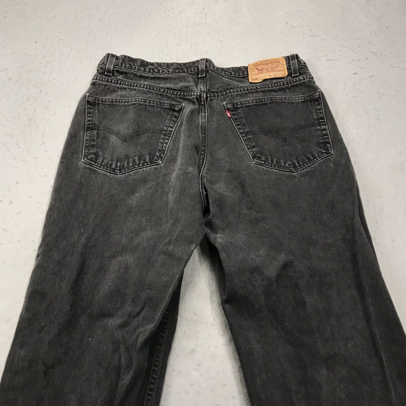 Levi's VINTAGE Levi's 550 Jeans Mens 38x32 Black Relaxed Fit Denim Tapered Leg Logo 90s Size US 38 / EU 54 - 6 Thumbnail