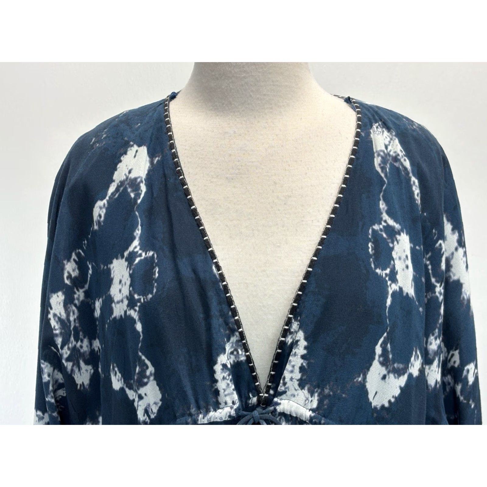Zara ZARA Tie Dye Kaftan Dress Women Size Large Blue Short Tie Front V-Neck Size 36" / US 14 / IT 50 - 5 Thumbnail