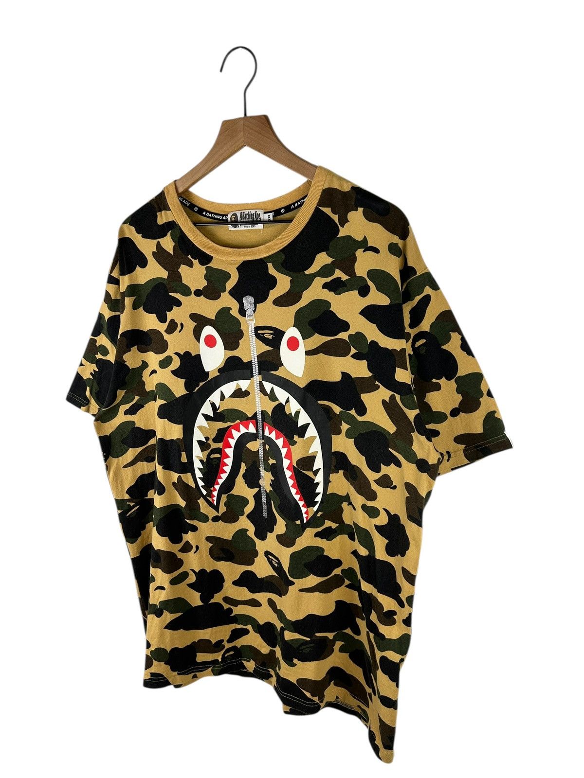 Bape Bape 1st Camo Shark Print T-Shirt Size US XL / EU 56 / 4 - 2 Thumbnail