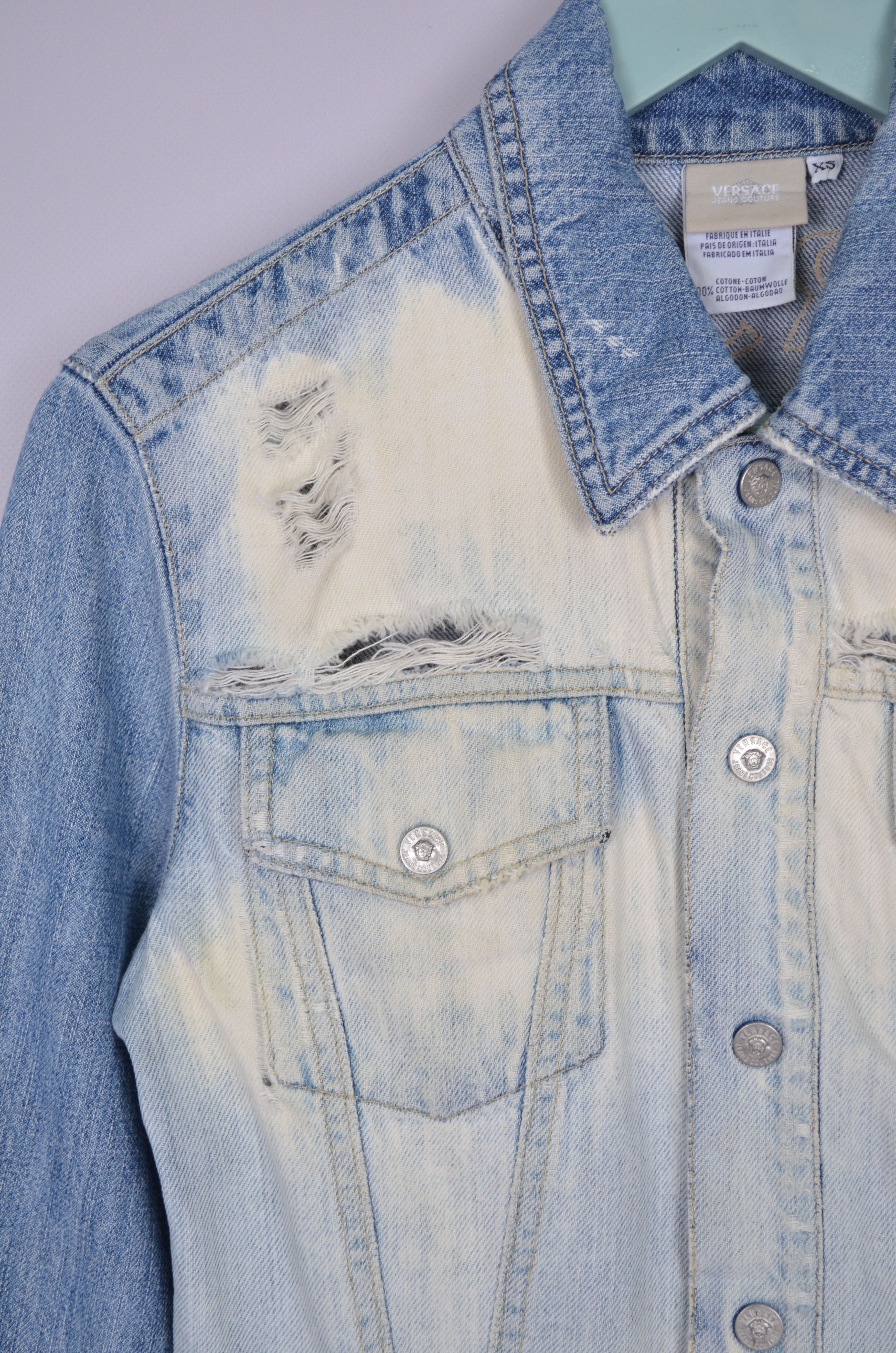 Designer × Versace × Vintage Versace Jeans White Blue Denim Jacket Big Logo Size XS Size XS / US 0-2 / IT 36-38 - 6 Thumbnail