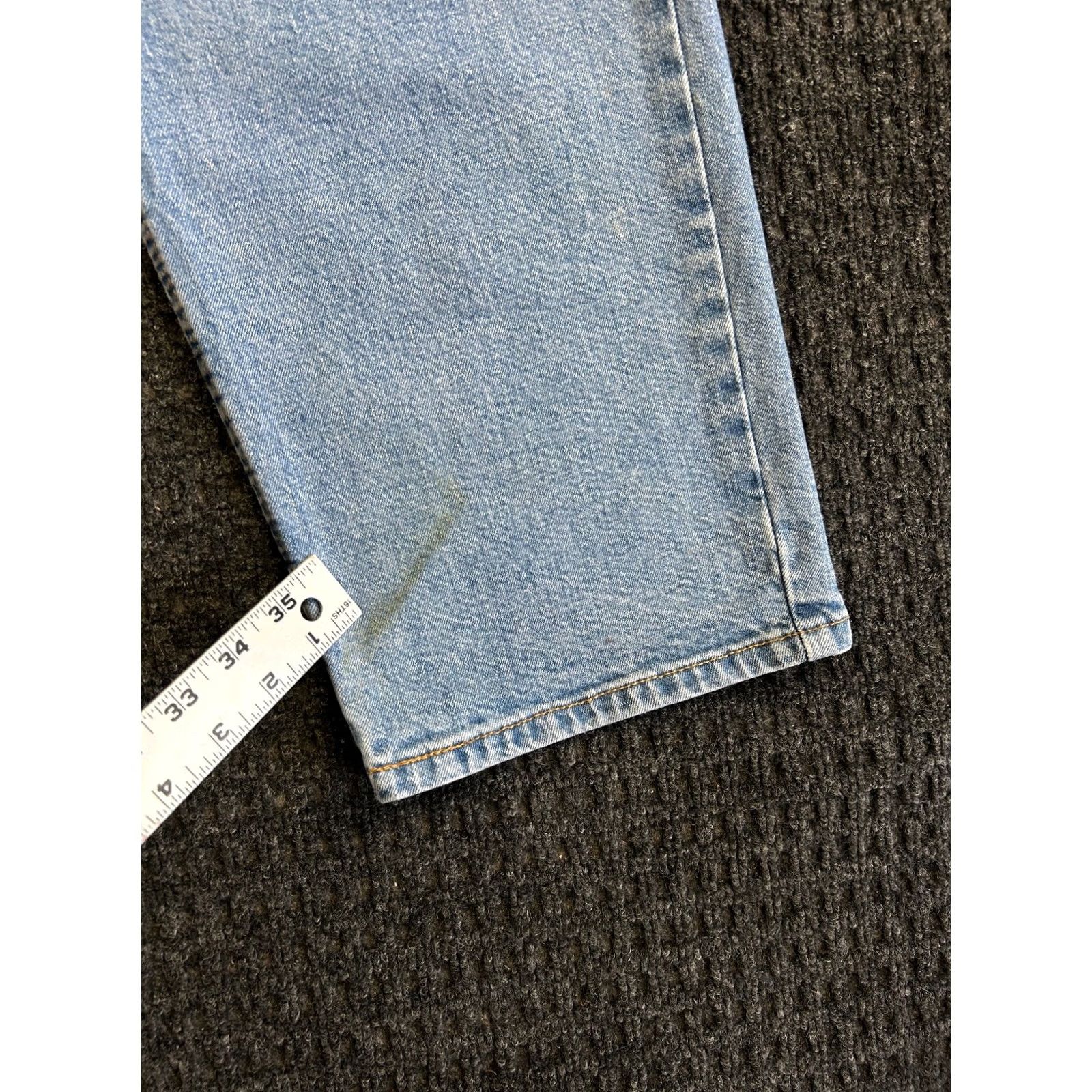 Levi's Levi’s 550 Jeans Relaxed Fit Men’s 40 x 30 Light Wash Blue Denim FAST SHIPPING Size US 40 / EU 56 - 4 Thumbnail