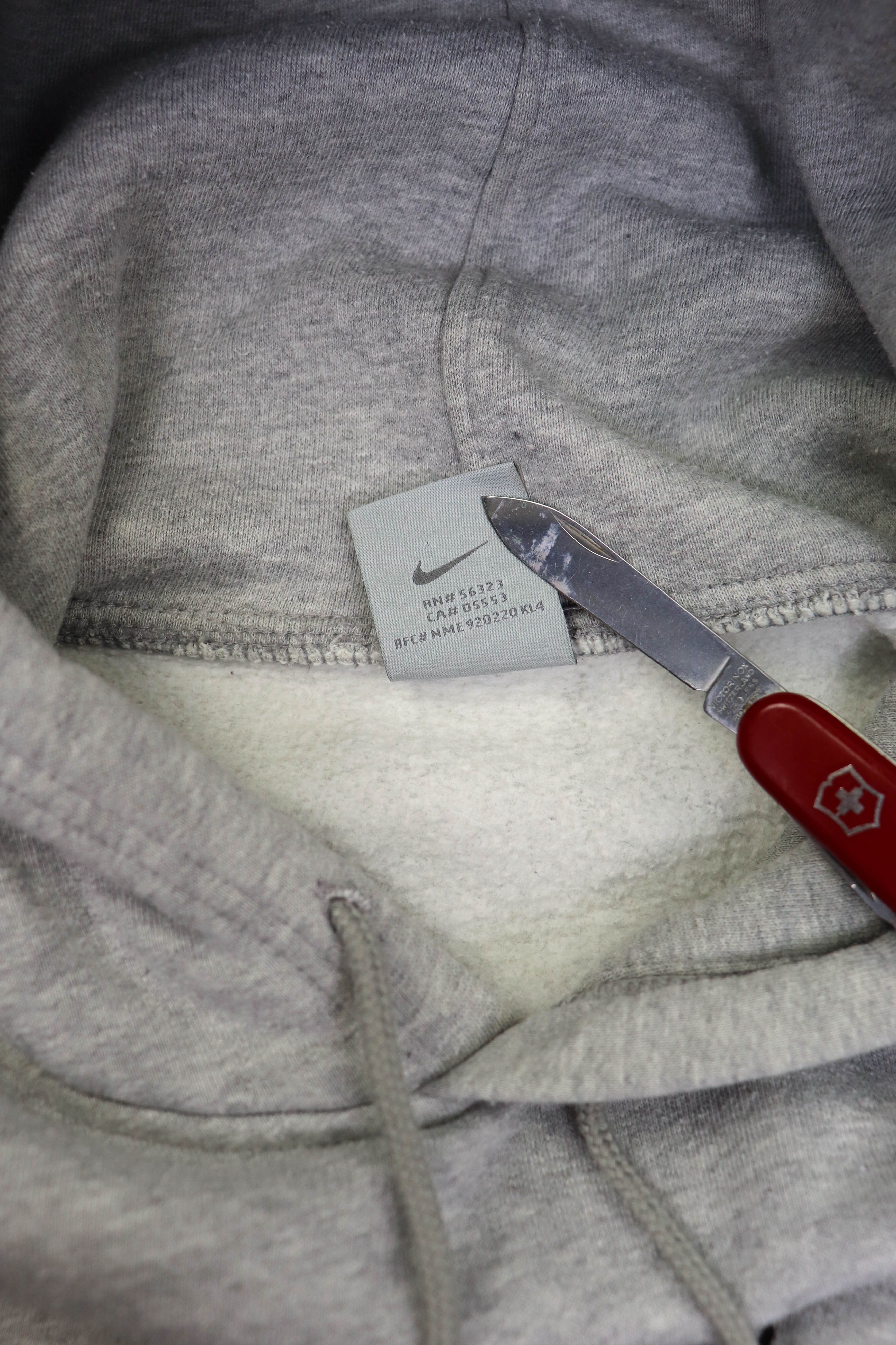 Nike Nike Vintage 00s Basketball Gray Graphics Hoodie Size US M / EU 48-50 / 2 - 9 Thumbnail