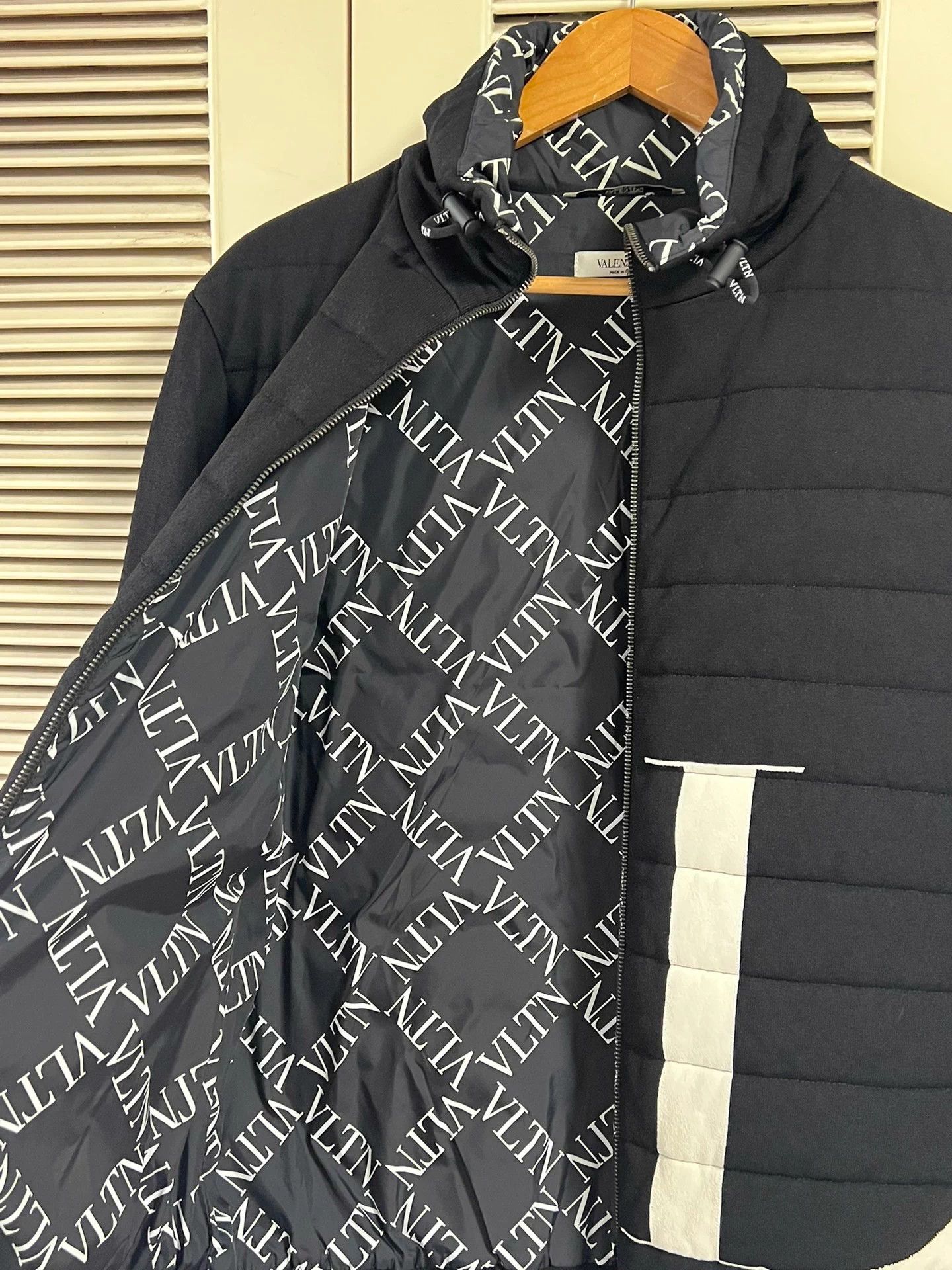 Valentino Valentino Men's Black Big Logo Puffer S Logo Lining Size US S / EU 44-46 / 1 - 5 Thumbnail