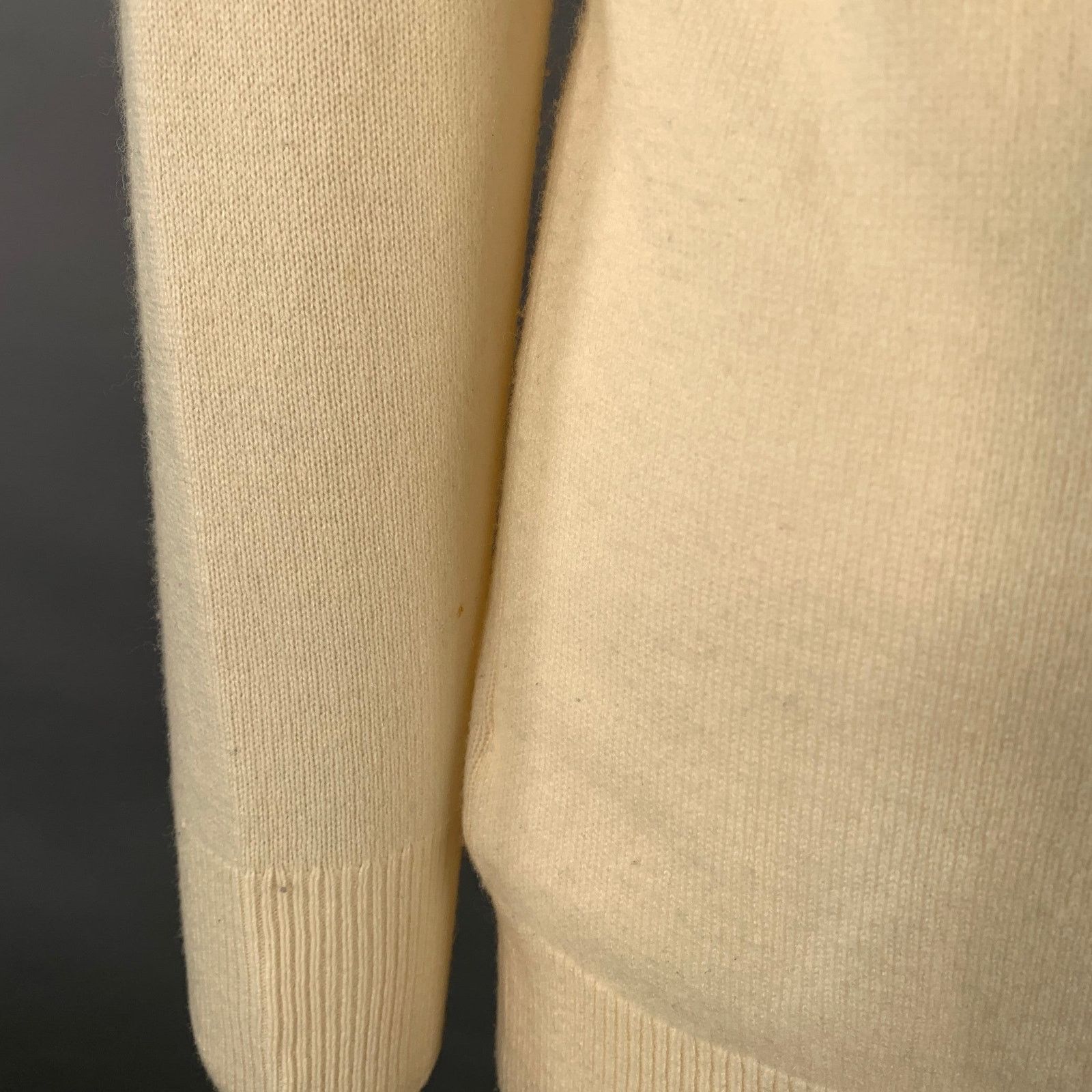 Equipment EQUIPMENT S Cream Cashmere Knit Oversized V-Neck Pullover Size S / US 4 / IT 40 - 5 Thumbnail