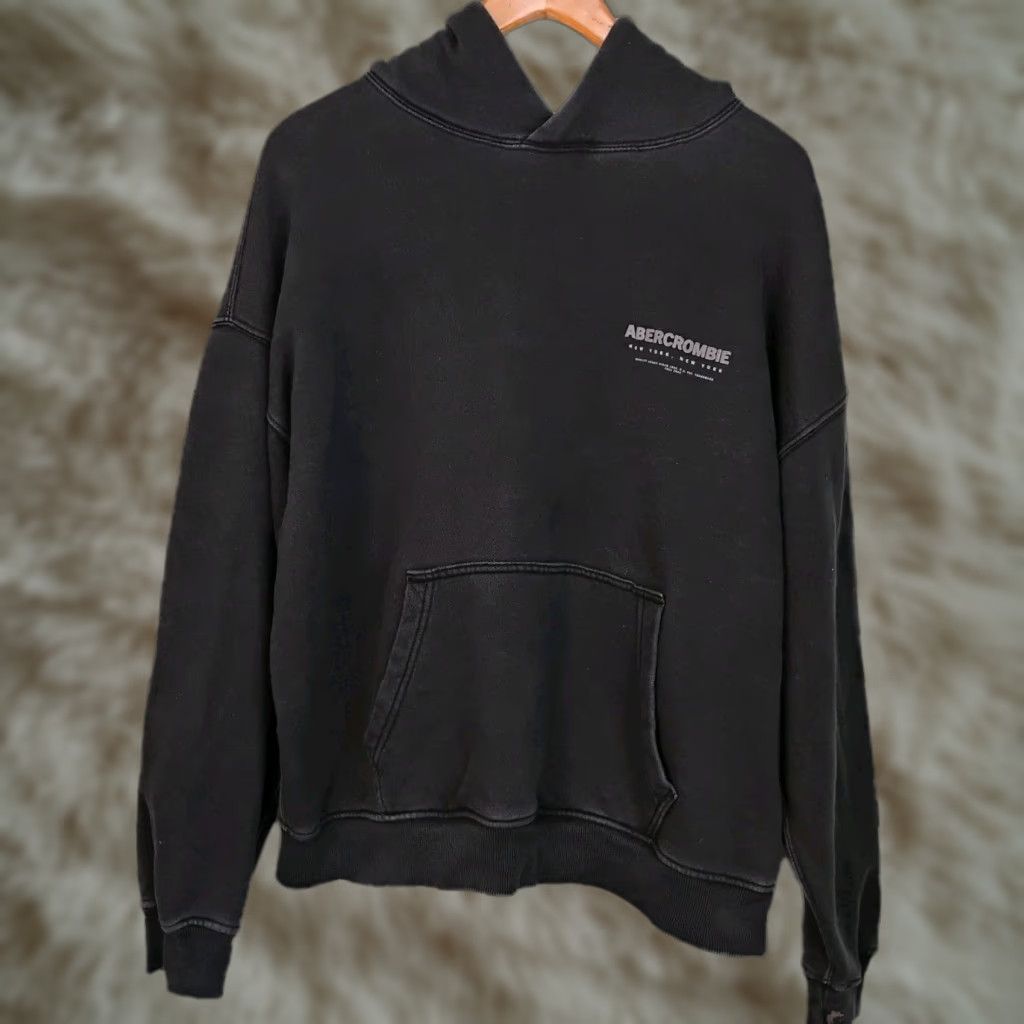 Abercrombie & Fitch VINTAGE Abercrombie & Fitch Oversized Hoodie Small Black Distressed NY Spellout Unisex Adults Pullover Long Sleeve Regular Fleece Size US S / EU 44-46 / 1 - 1 Thumbnail