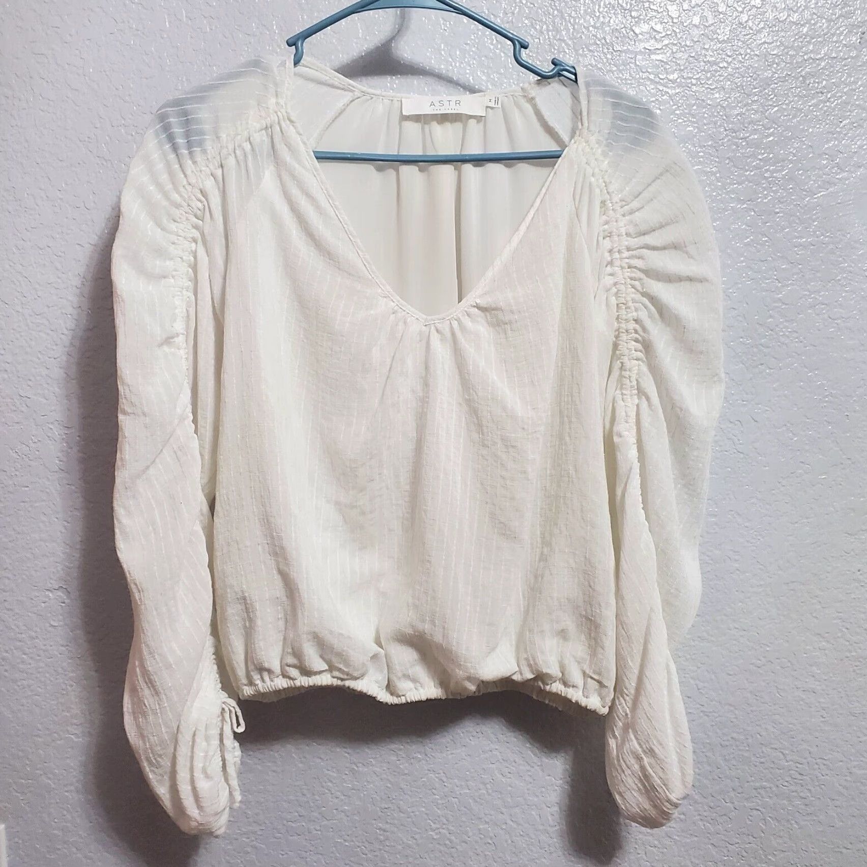 ASTR The Label ASTR The Label Blouse Women M White Ruched Sleeve V Neck Sheer Peasant Boho Shirt Size M / US 6-8 / IT 42-44 - 2 Thumbnail