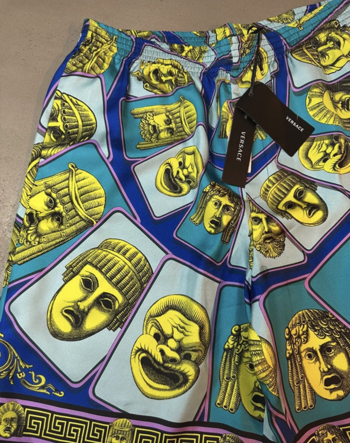 Versace Versace Le Maschere print silk shorts Size US 44 / EU 60 - 3 Thumbnail