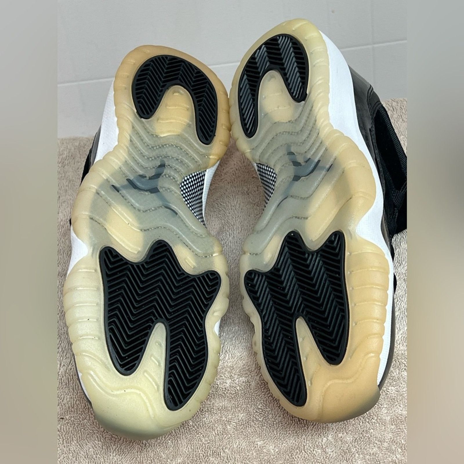Jordan Brand Nike Air Jordan 11- Retro Low Barons Black SZ 7Y WOMEN 8.5 Size US 8.5 / IT 38.5 - 6 Thumbnail