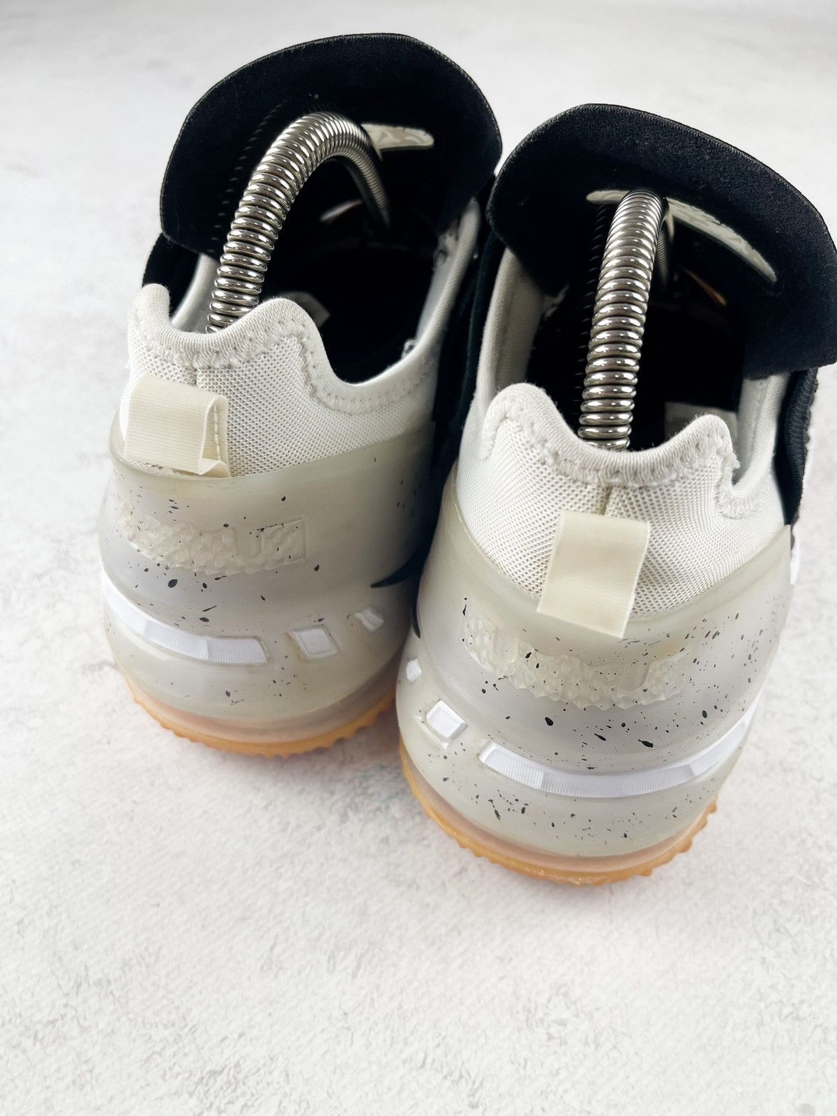Nike Nike Lebron XVIII 18 Black White Gum GS Bastkeball Sneakers Size US 6 / EU 39 - 3 Thumbnail