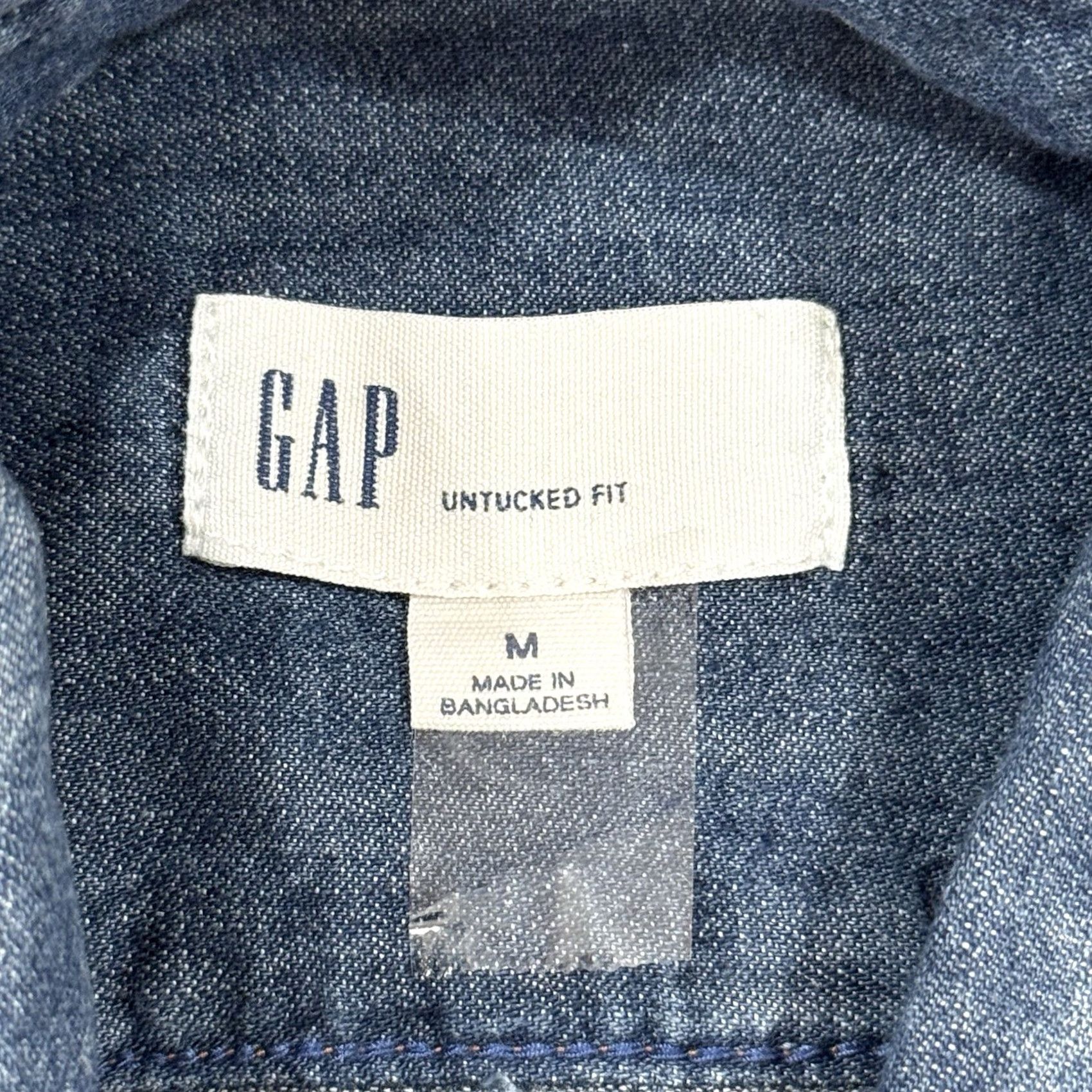 Gap VINTAGE GAP Denim Shirt Women’s Medium Untucked Fit Button Down Long Sleeves Size M / US 6-8 / IT 42-44 - 2 Thumbnail