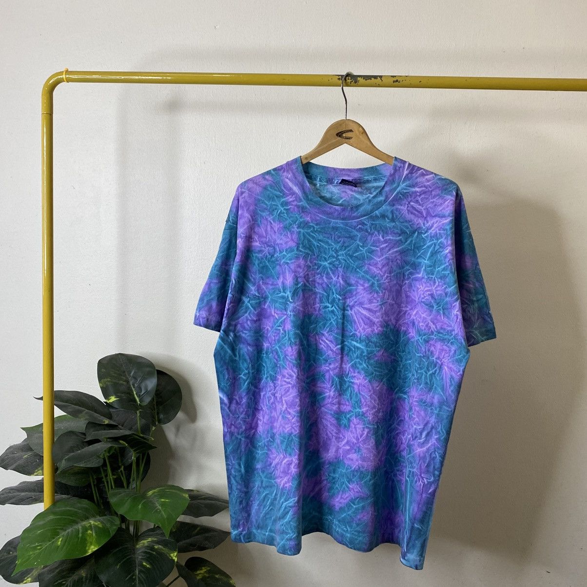 Vintage Vintage 1980s Tie Dye Crazy Design Liquid Blue Style T Shirt Size US XL / EU 56 / 4 - 1 Thumbnail
