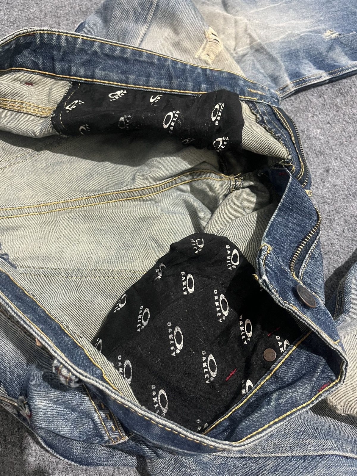 Oakley Oakley denim jeans faded with tear Size US 34 / EU 50 - 12 Thumbnail