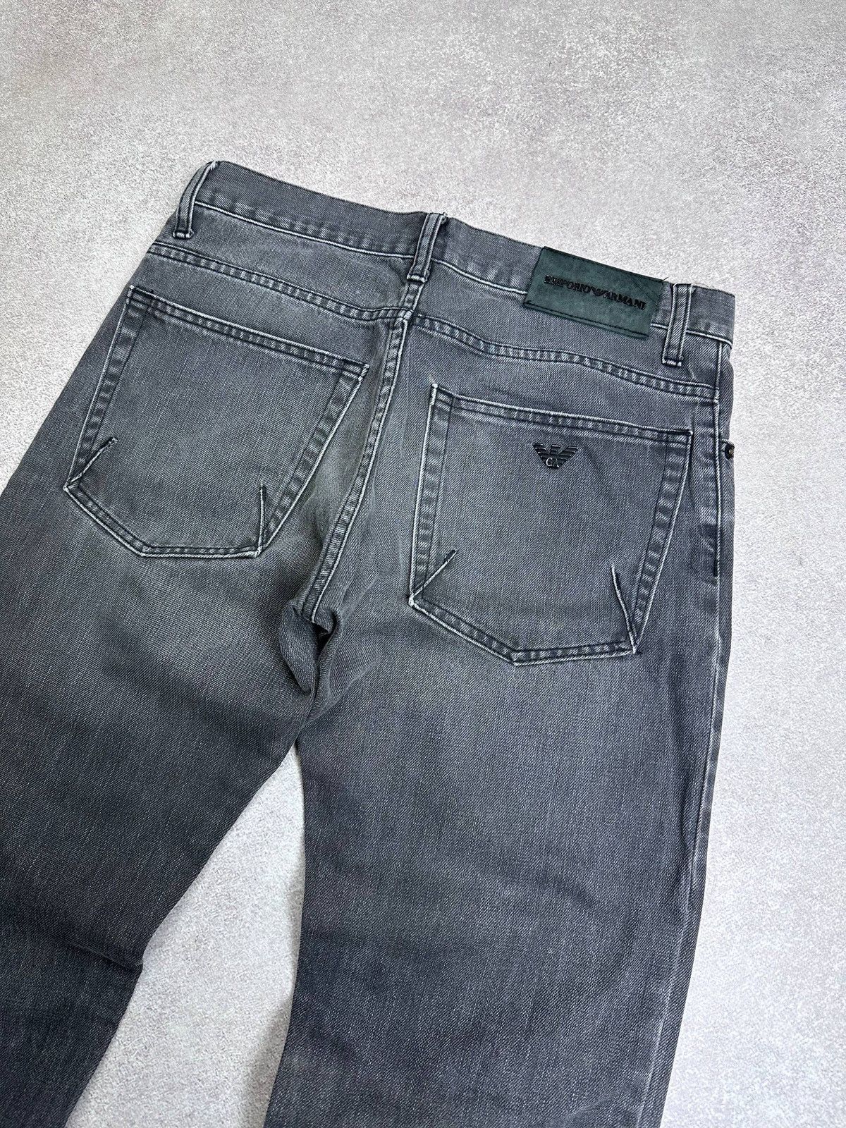 Emporio Armani Vintage Emporio Armani Metal Logo Grey Baggy Jeans Rare 30 Size US 30 / EU 46 - 3 Thumbnail