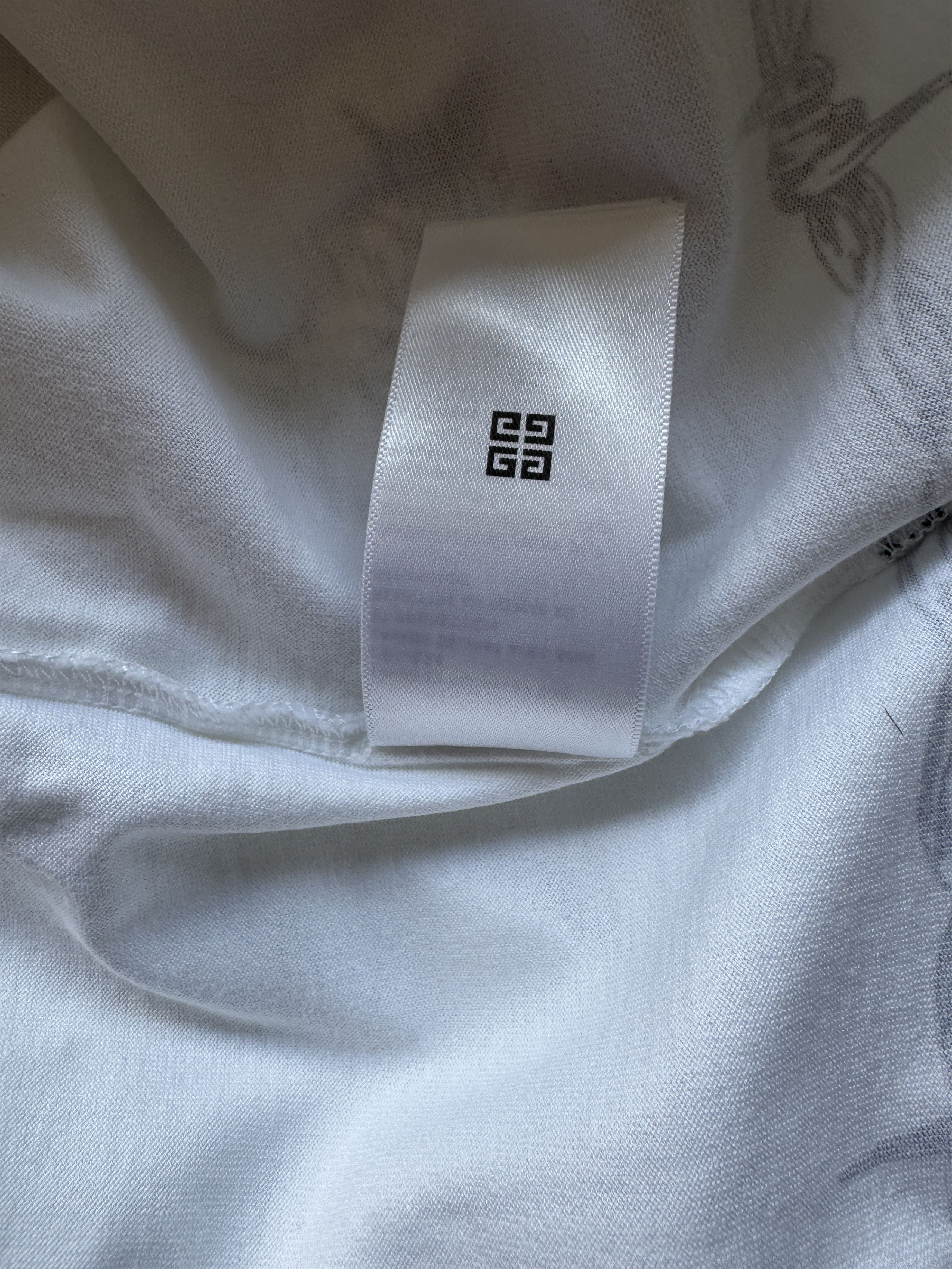 Givenchy White Gothic Print Oversized T-Shirt Size US M / EU 48-50 / 2 - 14 Thumbnail