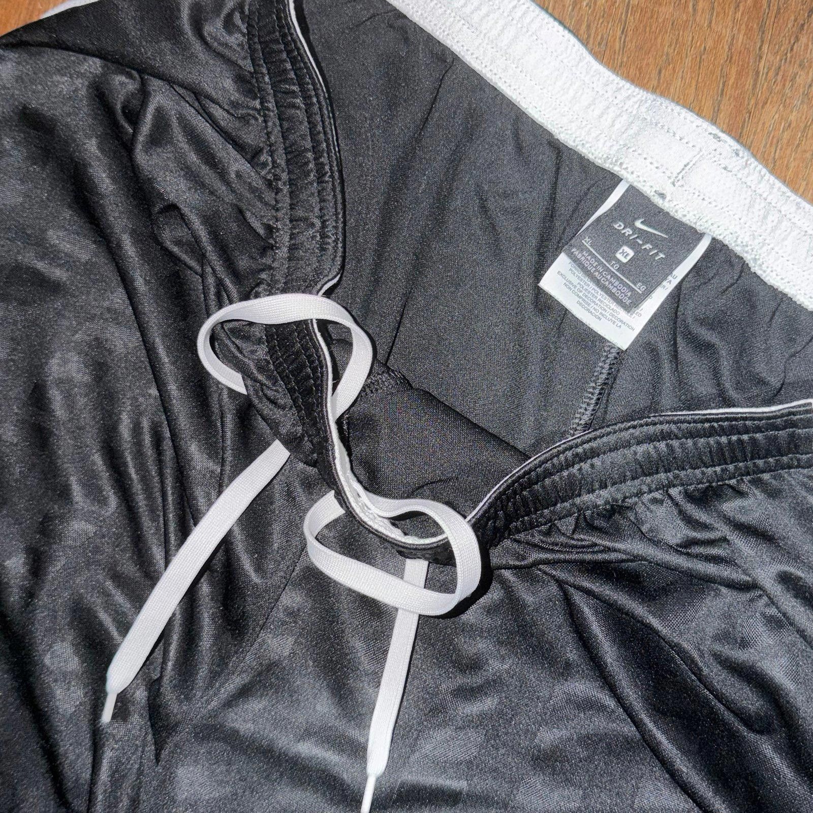 Nike Nike DriFit Nylon Black Hoop Shorts Mens XL Y2K 90s Rare Size US 36 / EU 52 - 3 Thumbnail
