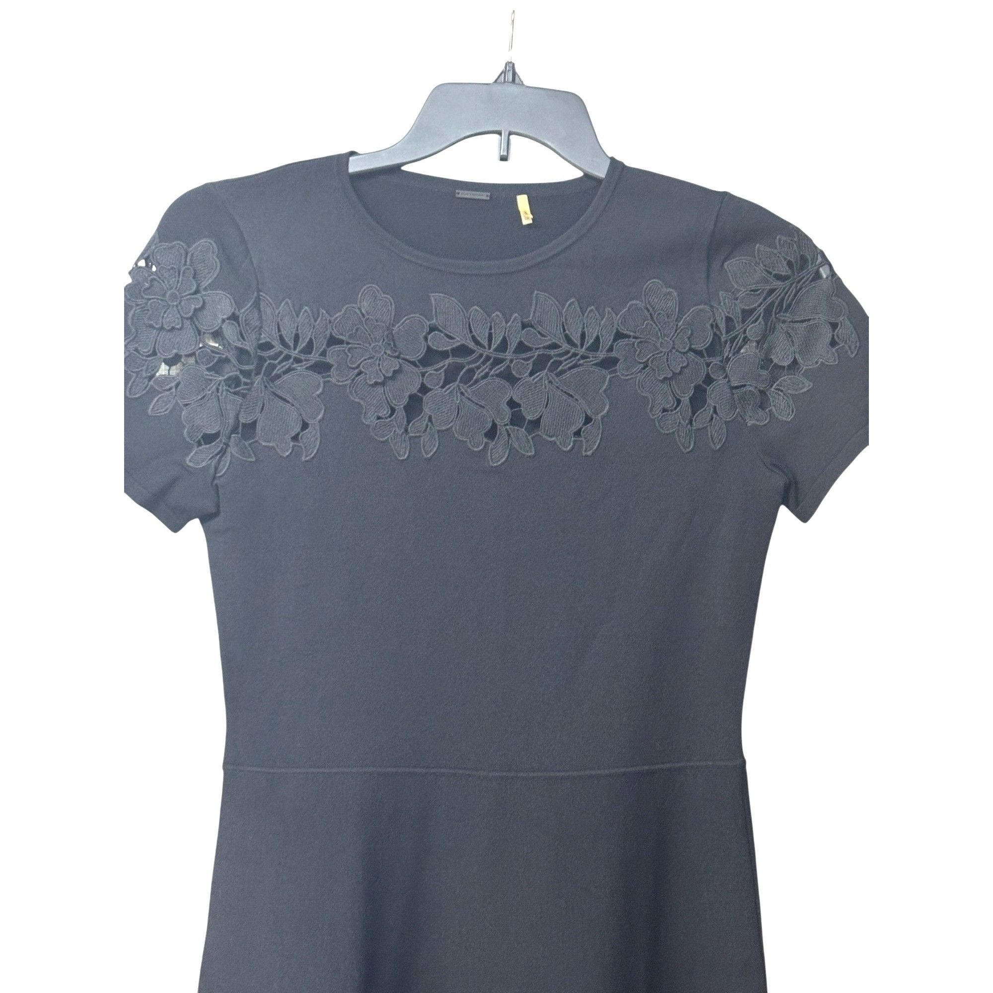 Elie Tahari Elie Tahari Floral Lace Aplique Short sleeve Crepe Fit and F Size S / US 4 / IT 40 - 5 Thumbnail