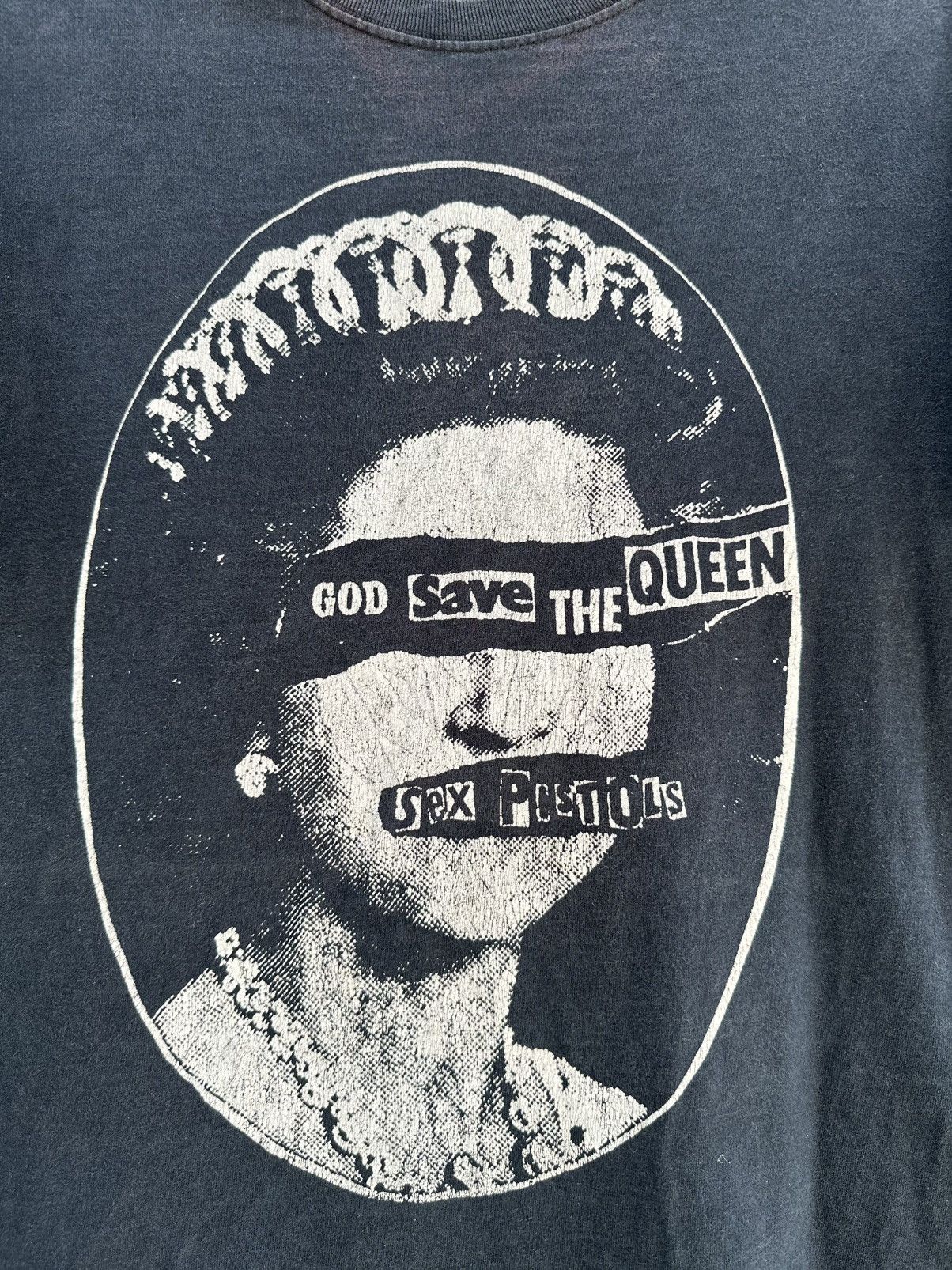 Band Tees Thrashed Vintage Sex Pistols God Save The Queen Punk Grunge Size US S / EU 44-46 / 1 - 2 Thumbnail