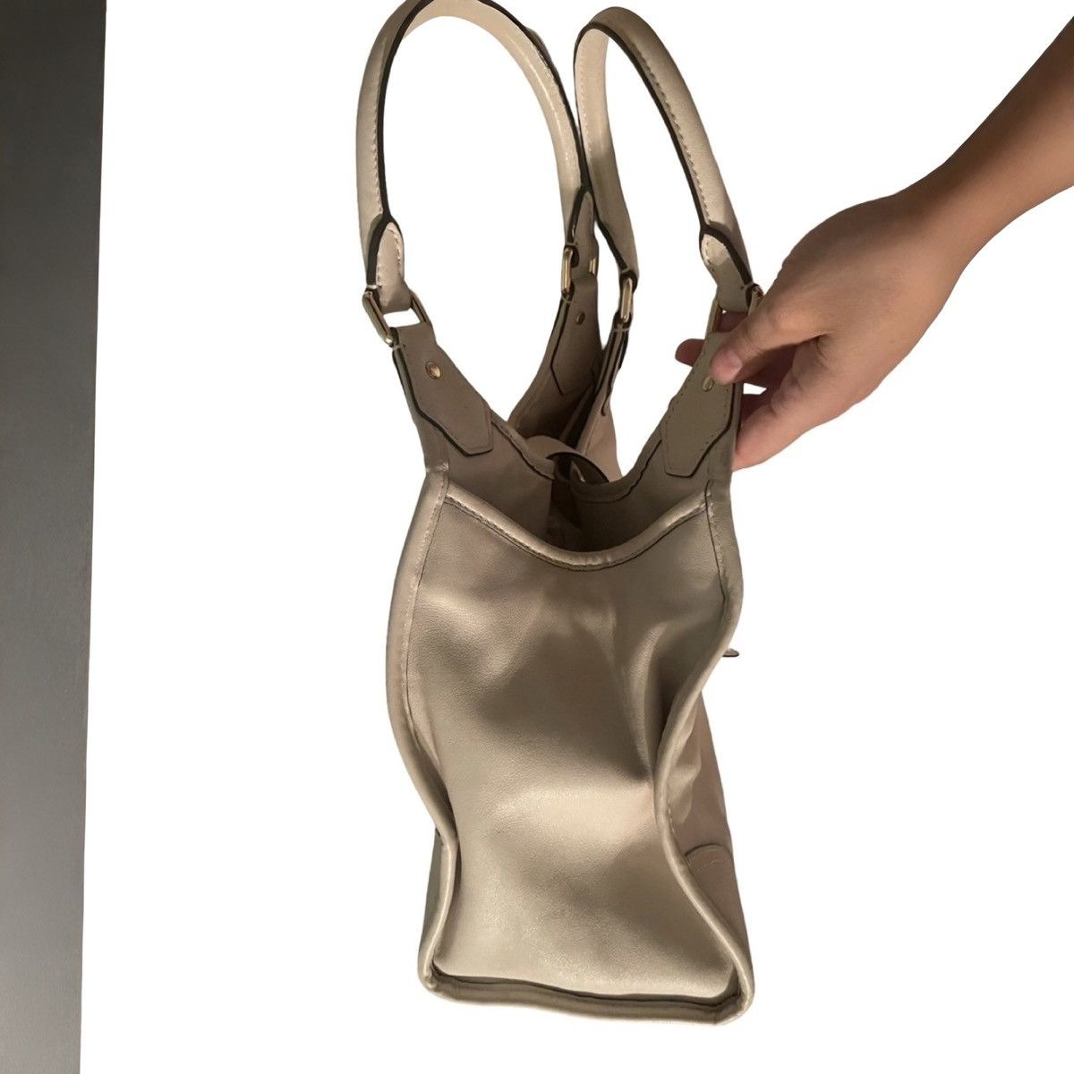Michael Kors Cream MICHAEL KORS Ivory Soft Leather Shoulder Gold Hardware Size ONE SIZE - 6 Thumbnail