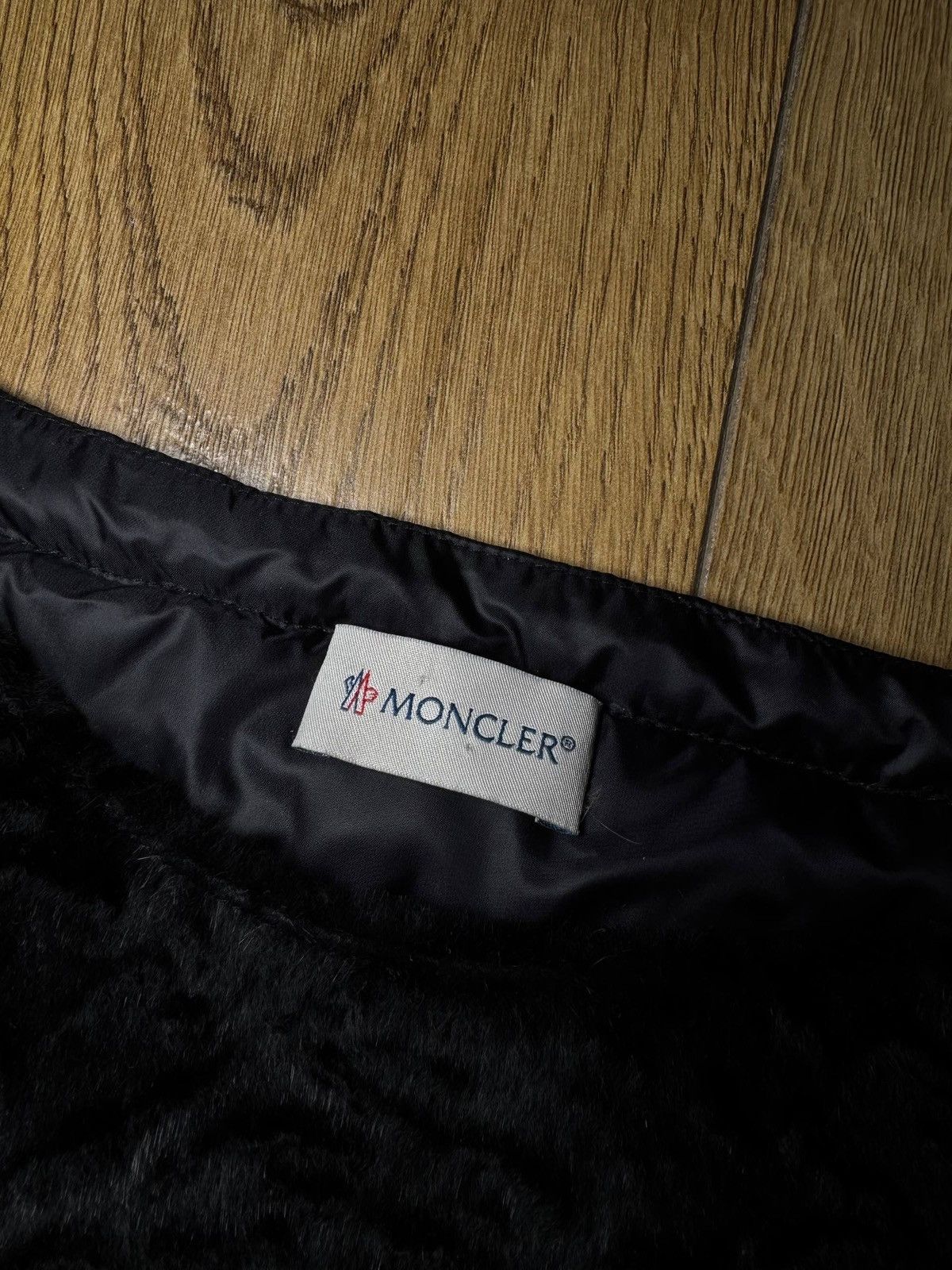 Moncler Women`s Moncler Black Textured Faux-Fur Vest Autentic Size L Size L / US 10 / IT 46 - 13 Thumbnail