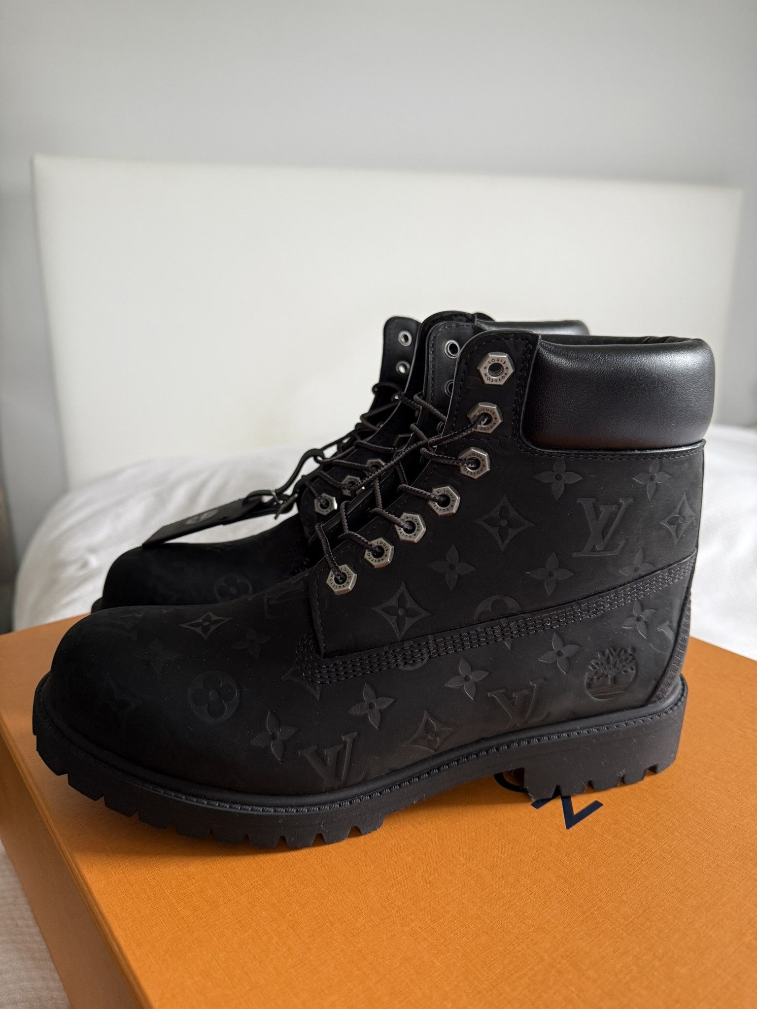Louis Vuitton × Timberland Louis Vuitton Timberland 6" Ankle Boot Black Monogram Size US 10 / EU 43 - 1 Thumbnail