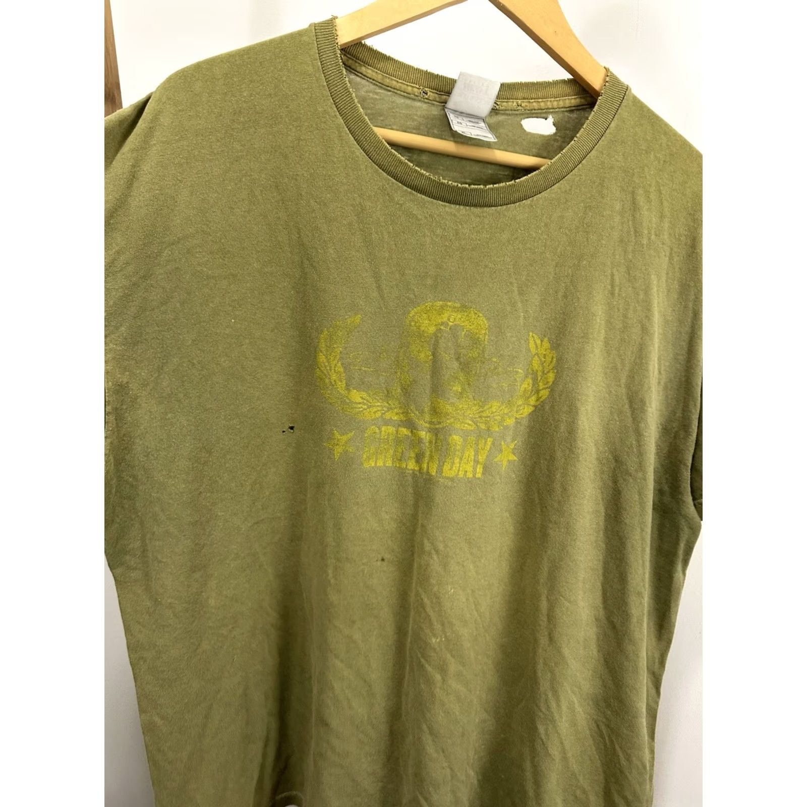 Fruit Of The Loom VTG Green Day American Idiot Myspace Era Worn Thrashed T-Shirt Size XL Shirt Mens Green Punk Rock TS XL Distressed Thrashed Emo 90s Size US XL / EU 56 / 4 - 6 Thumbnail