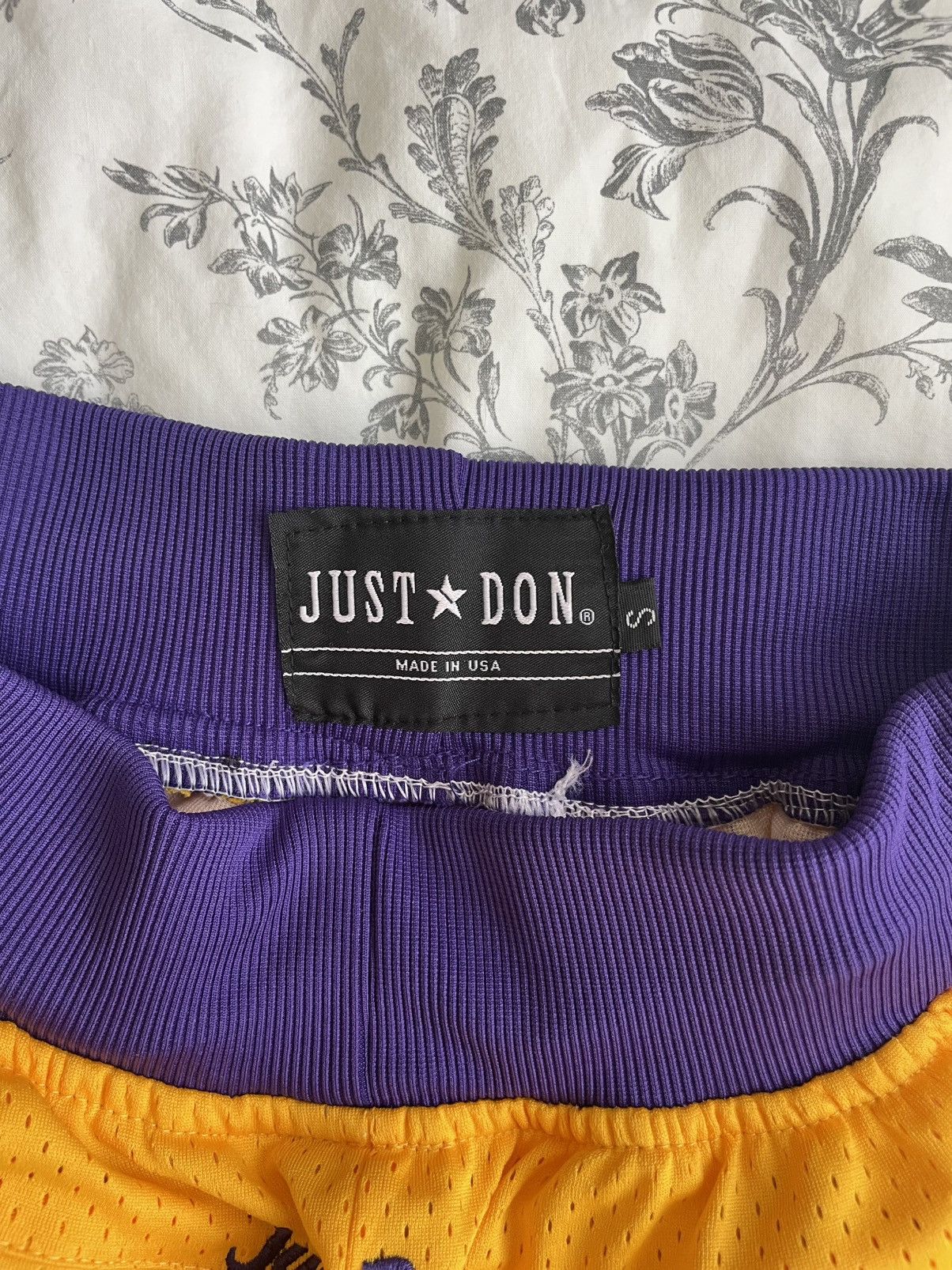 Just Don Lakers shorts Size US 26 / EU 42 - 4 Thumbnail