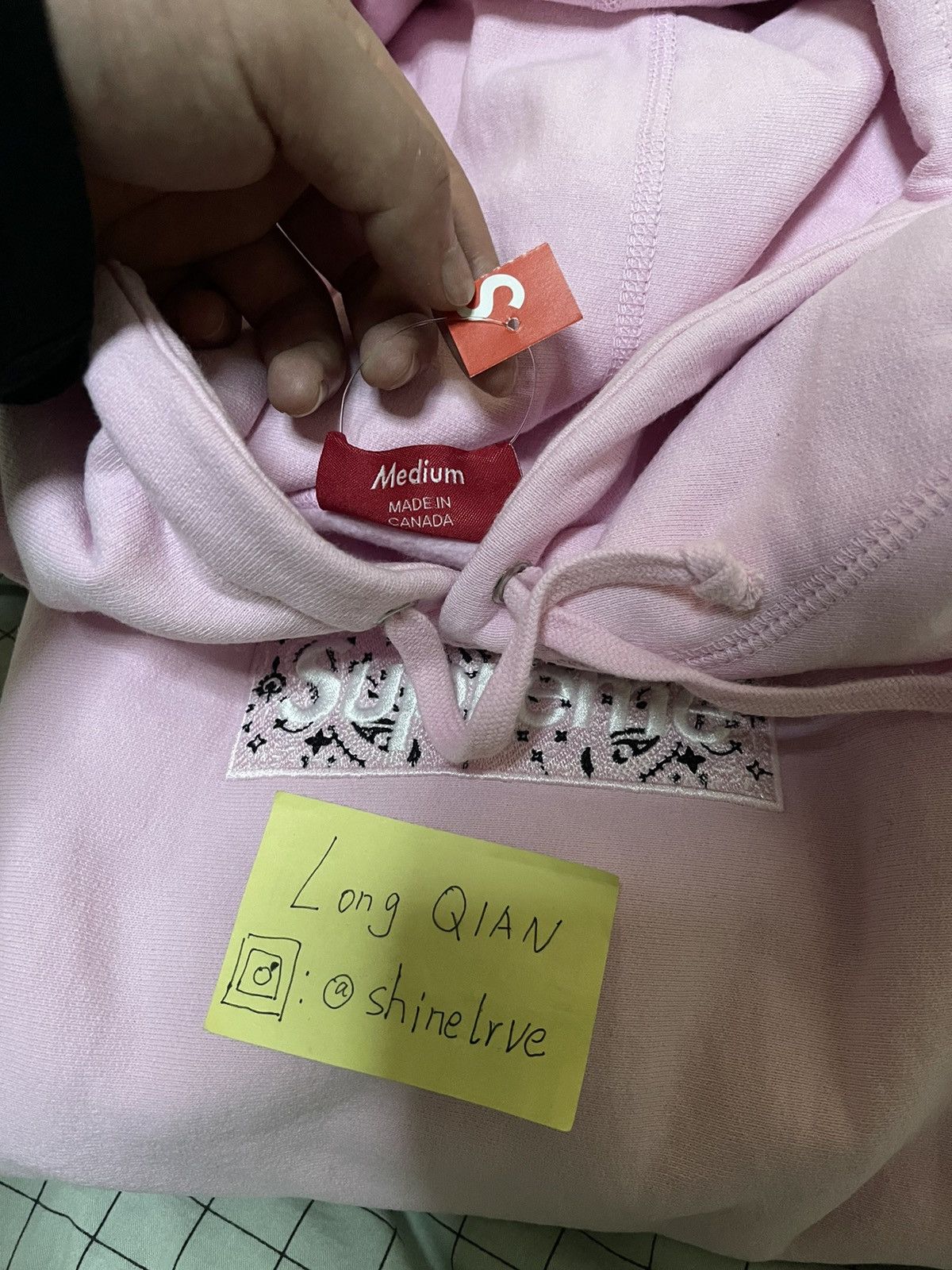 Supreme Supreme fw19 pink bandana hooded sweatshirt dswt Size US M / EU 48-50 / 2 - 2 Thumbnail