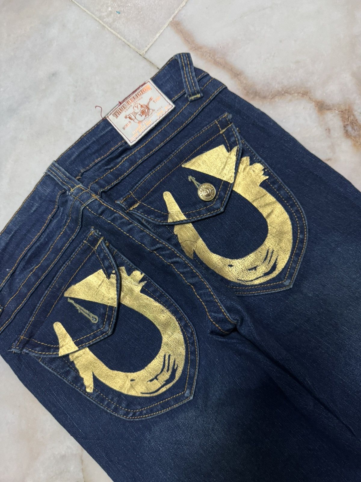 True Religion 💥RARE💥TRUE RELIGION INDIGO FLARE TWIST LEG GOLD LOGO RARE Size US 28 / EU 44 - 17 Thumbnail