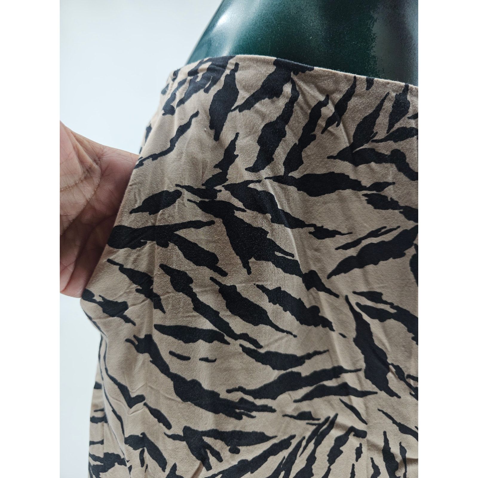 Abercrombie & Fitch Abercrombie & Fitch Tiger Animal Print Mini Skirt S 3486 Size 27" / US 4 / IT 40 - 6 Thumbnail