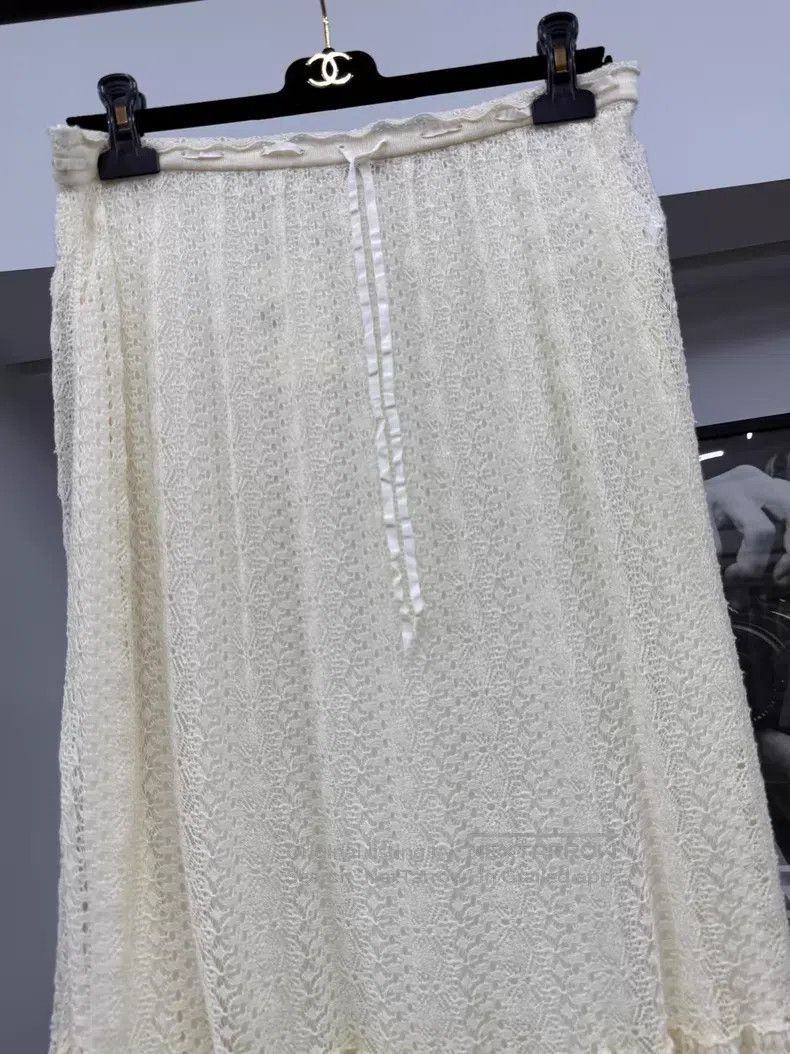 Dior Dior White hollow lace skirt Size 27" / US 4 / IT 40 - 2 Thumbnail