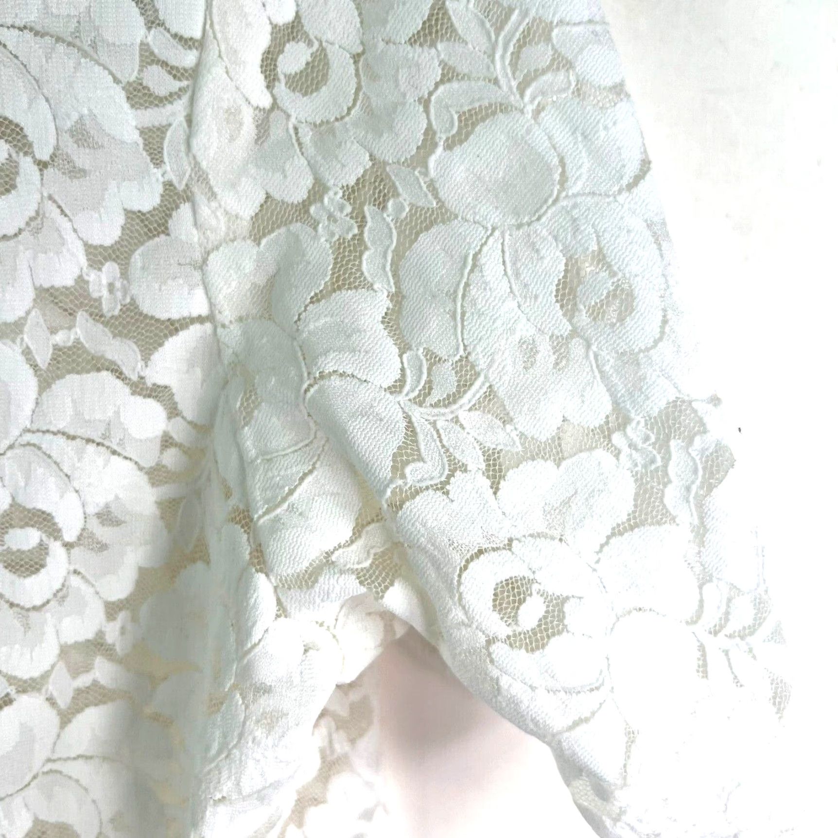 Vintage Anna Kriste White Floral Lace Top Womens L Size Bohemian Crochet Accent Short Sleeve Round Neck Blouse Size L / US 10 / IT 46 - 3 Thumbnail