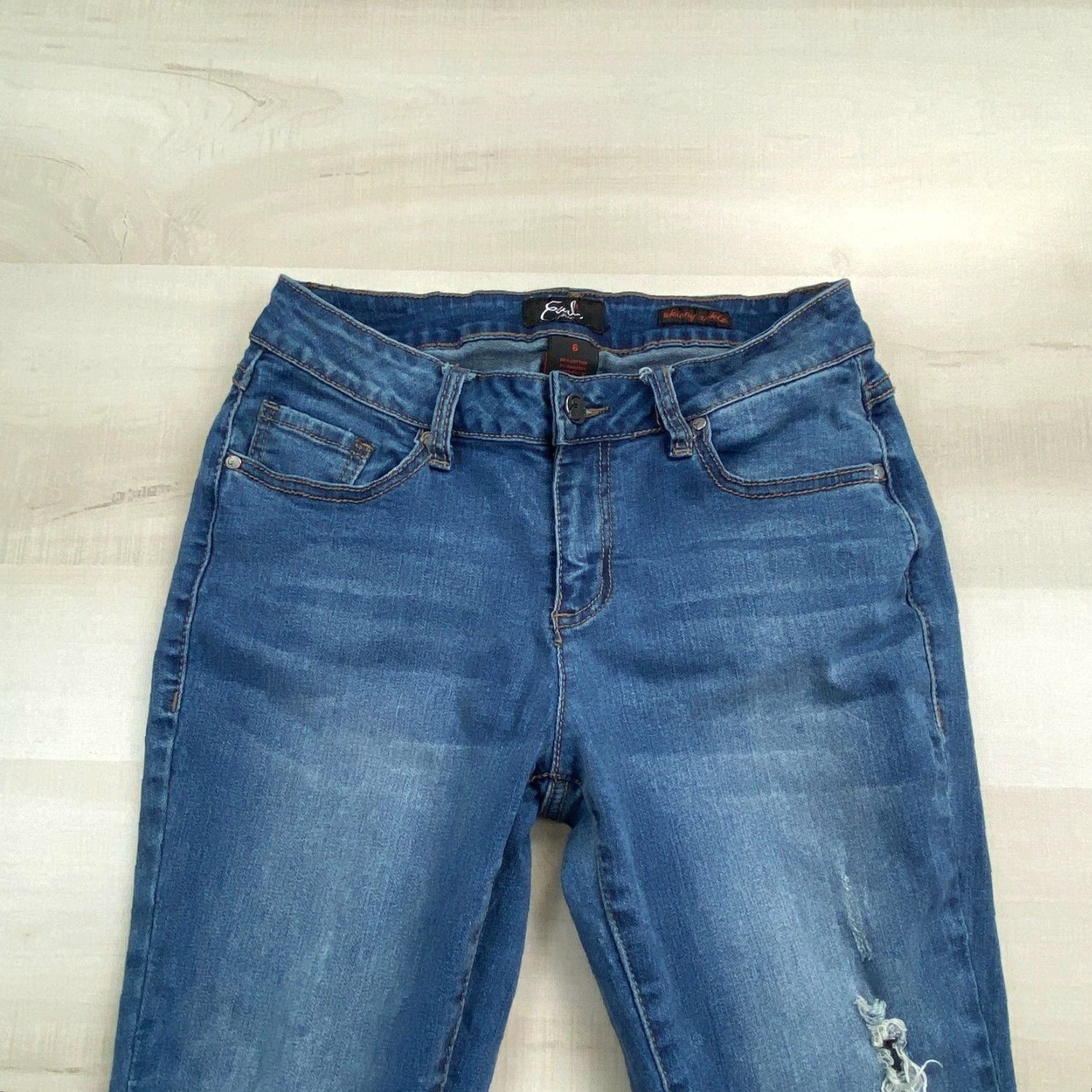 Vintage Earl Jean Womens Skinny Jeans Medium Wash Cropped Distressed Denim Size 28" / US 6 / IT 42 - 2 Thumbnail