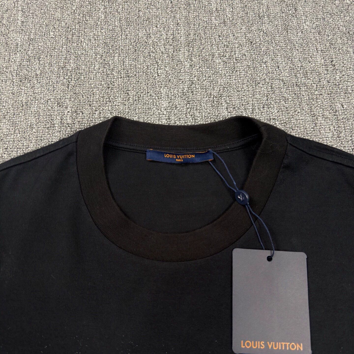 Louis Vuitton LV gradient allover print black s/s L mint Size US L / EU 52-54 / 3 - 3 Thumbnail