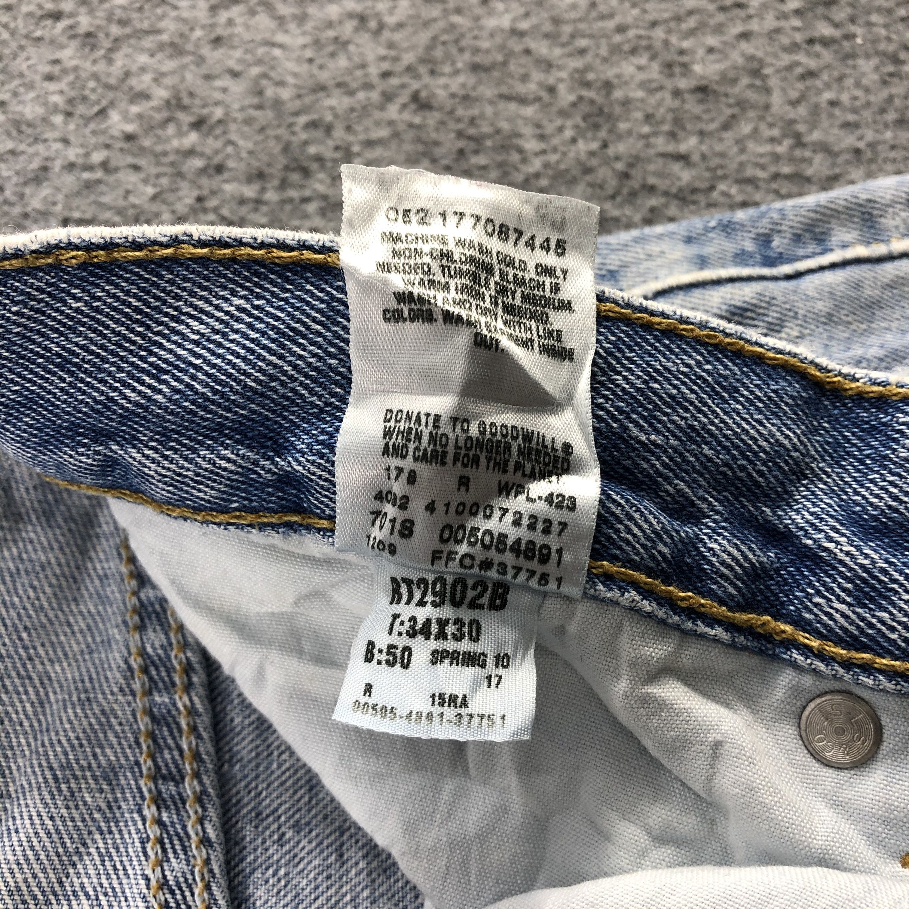 Levi's × Vintage Light Wash Vintage Levis 505 Jeans-JM1049 Size US 35 - 12 Thumbnail